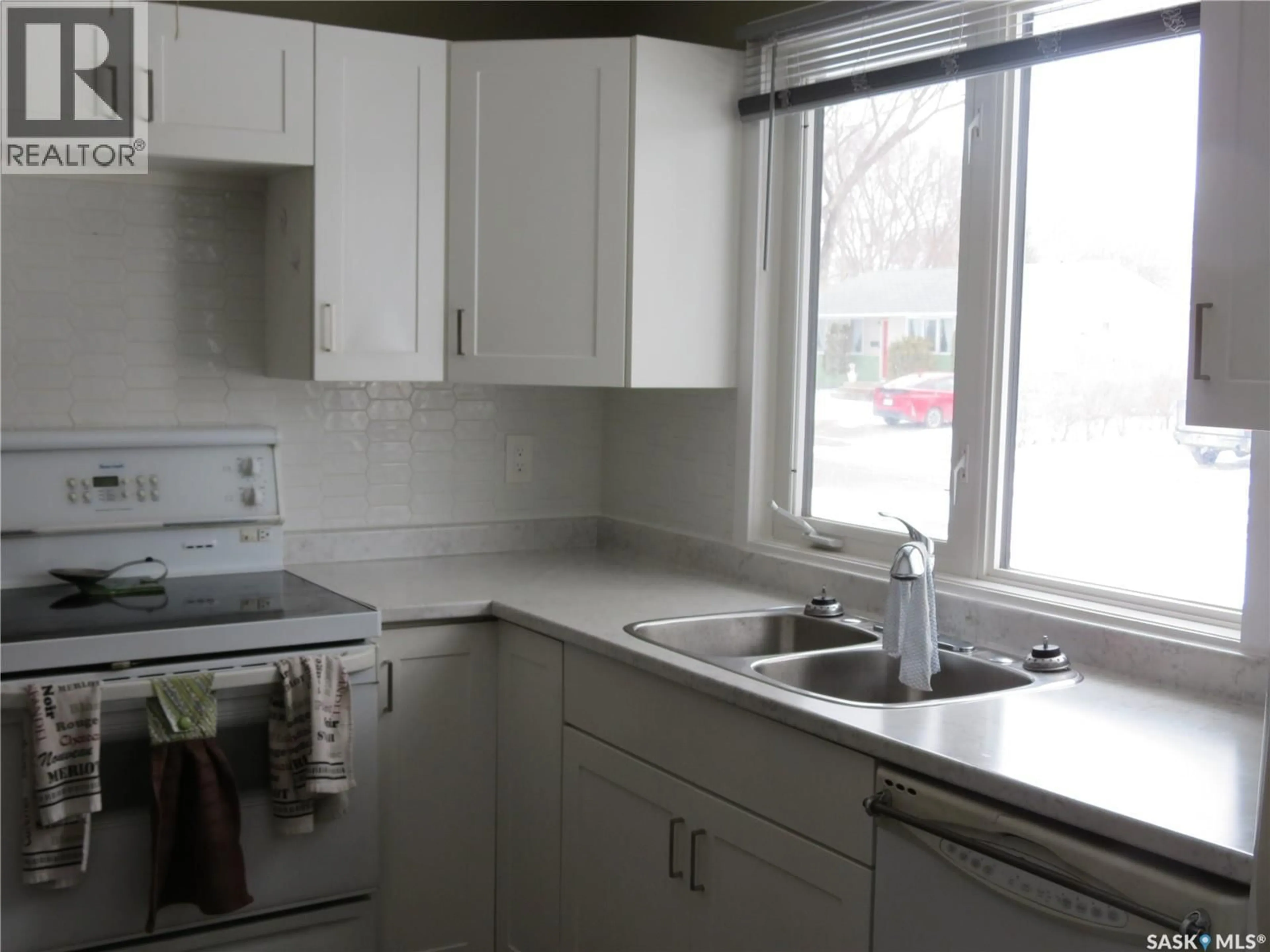 Standard kitchen, unknown for 30 CLELAND STREET, Regina Saskatchewan S4R4G2