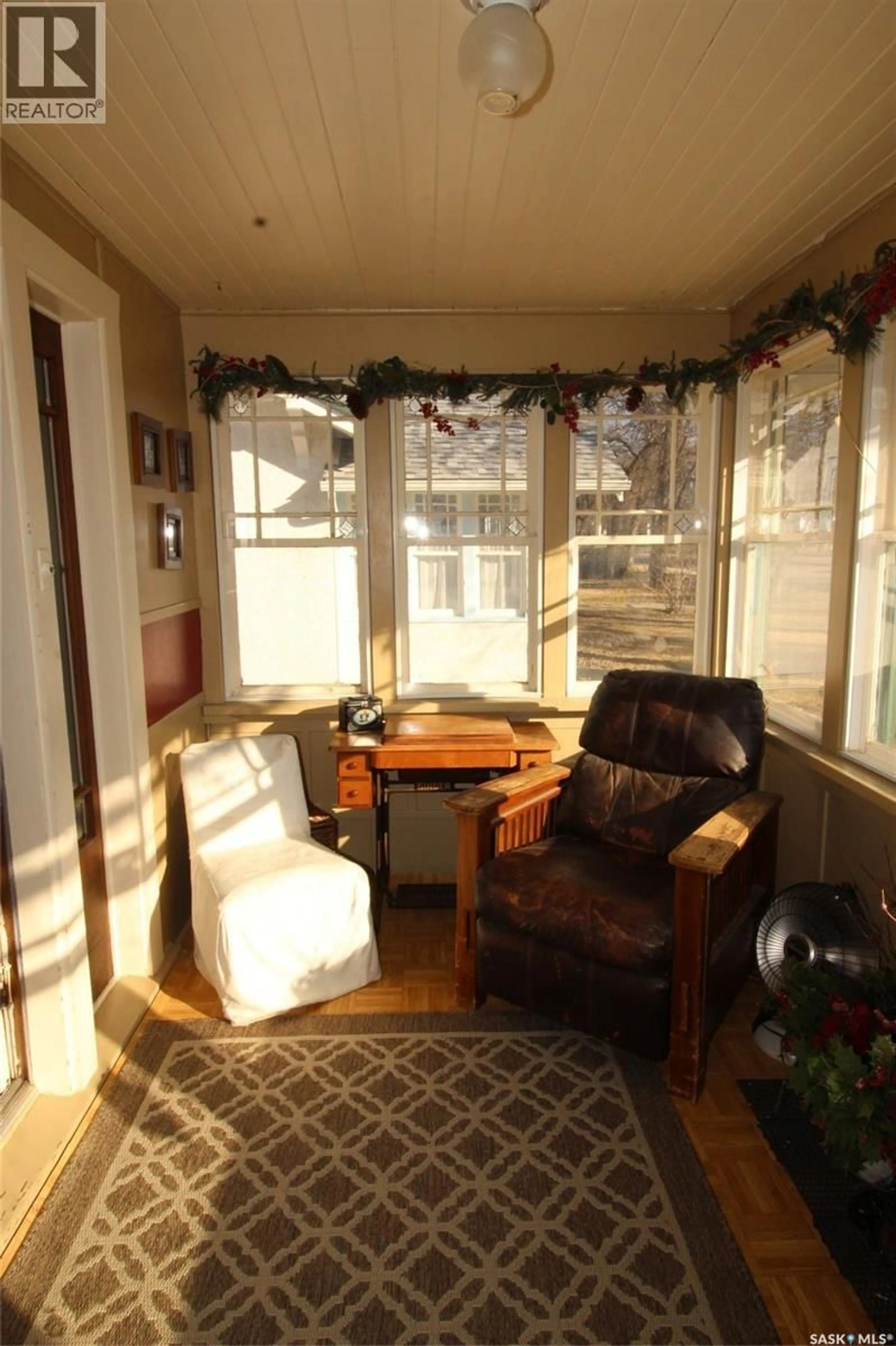 Unknown for 663 2ND STREET, Shaunavon Saskatchewan S0N2M0