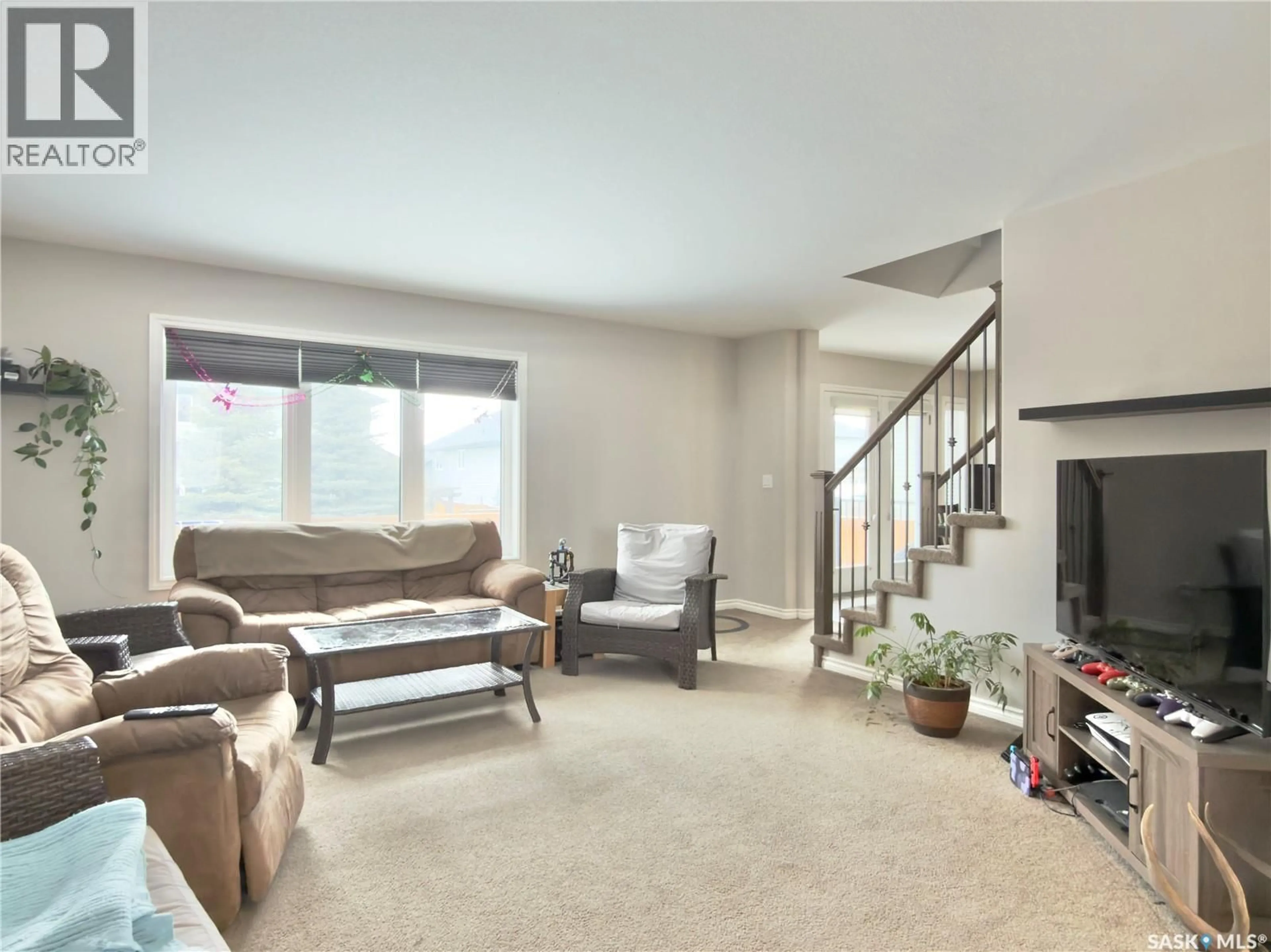 Living room with furniture, unknown for 831 KOROL WAY, Saskatoon Saskatchewan S7R0E4