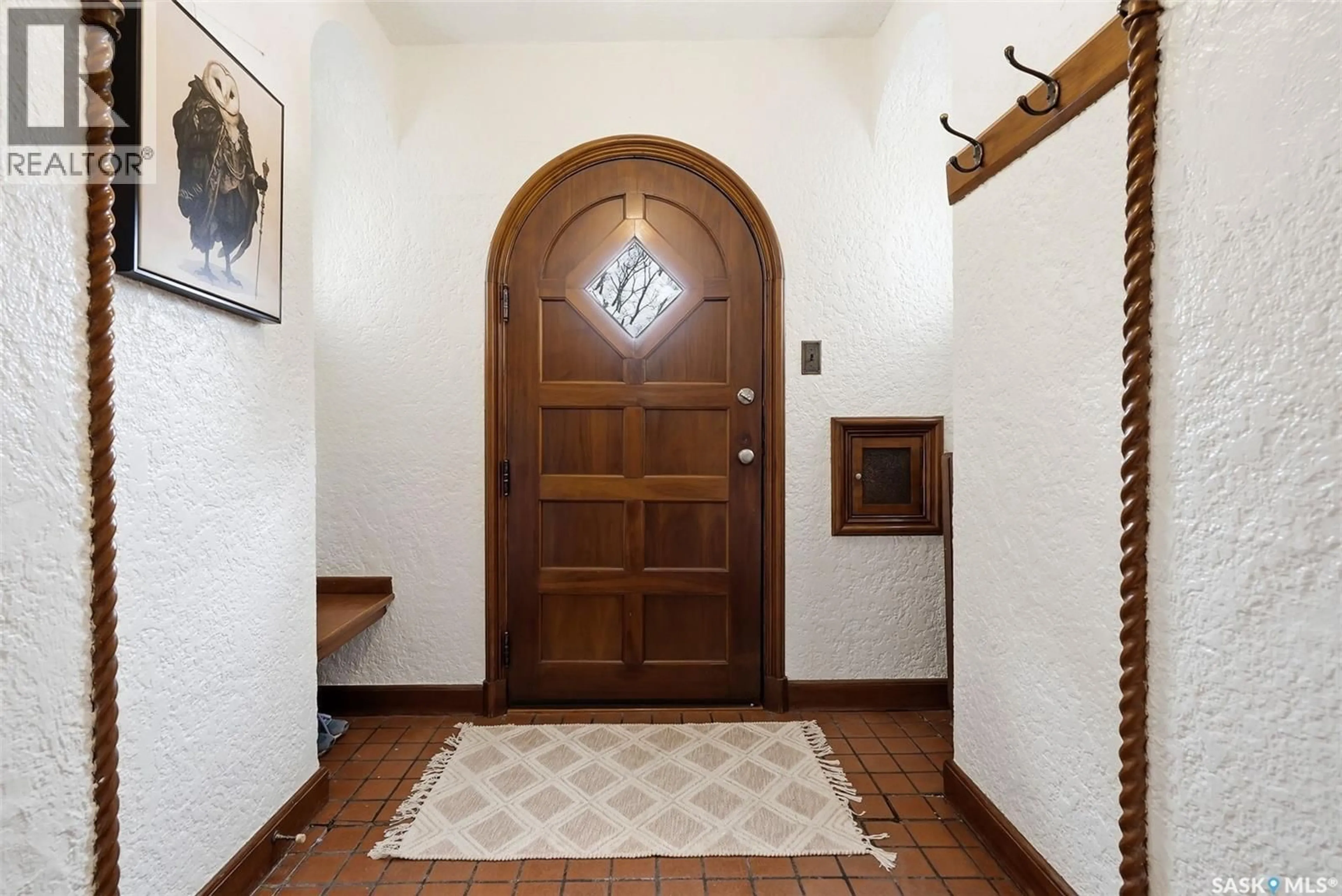 Indoor entryway for 3003 HILL AVENUE, Regina Saskatchewan S4S0W2