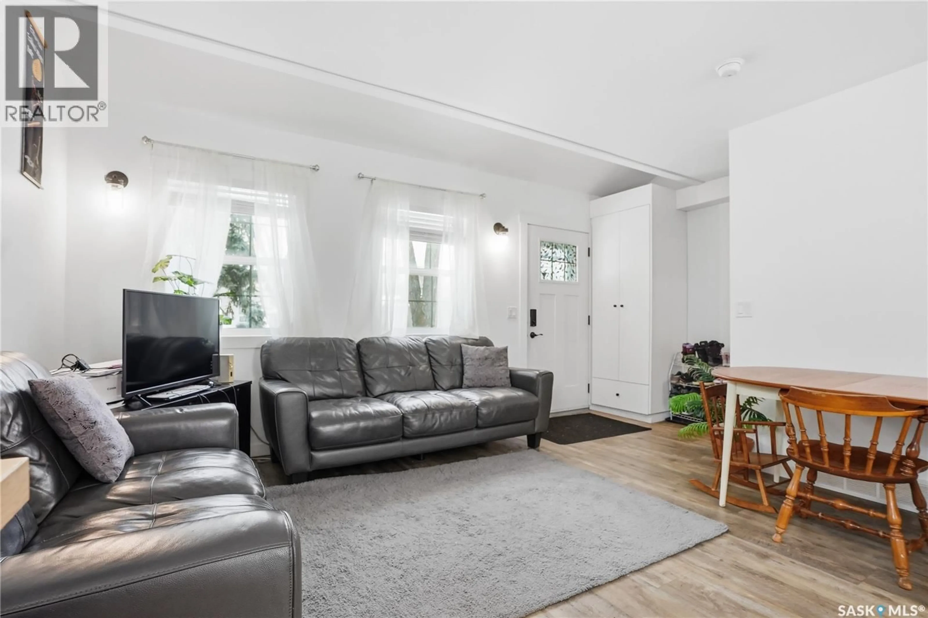 Living room with furniture, unknown for 929 K AVENUE, Saskatoon Saskatchewan S7L2N3