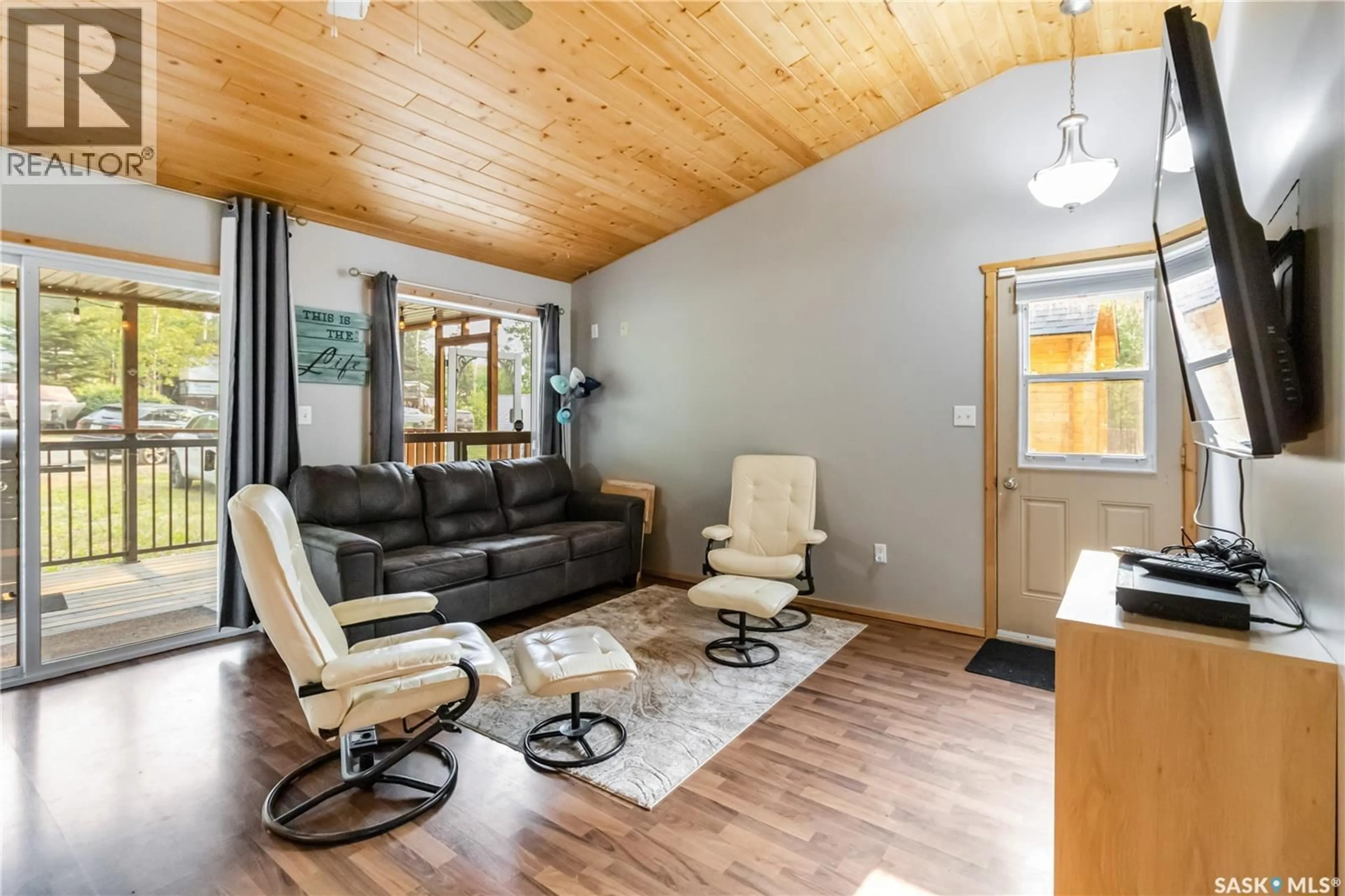 Living room with furniture, wood/laminate floor for 71 150 OKEMA BEACH ROAD, Lakeland Rm No. 521 Saskatchewan S0J0N0