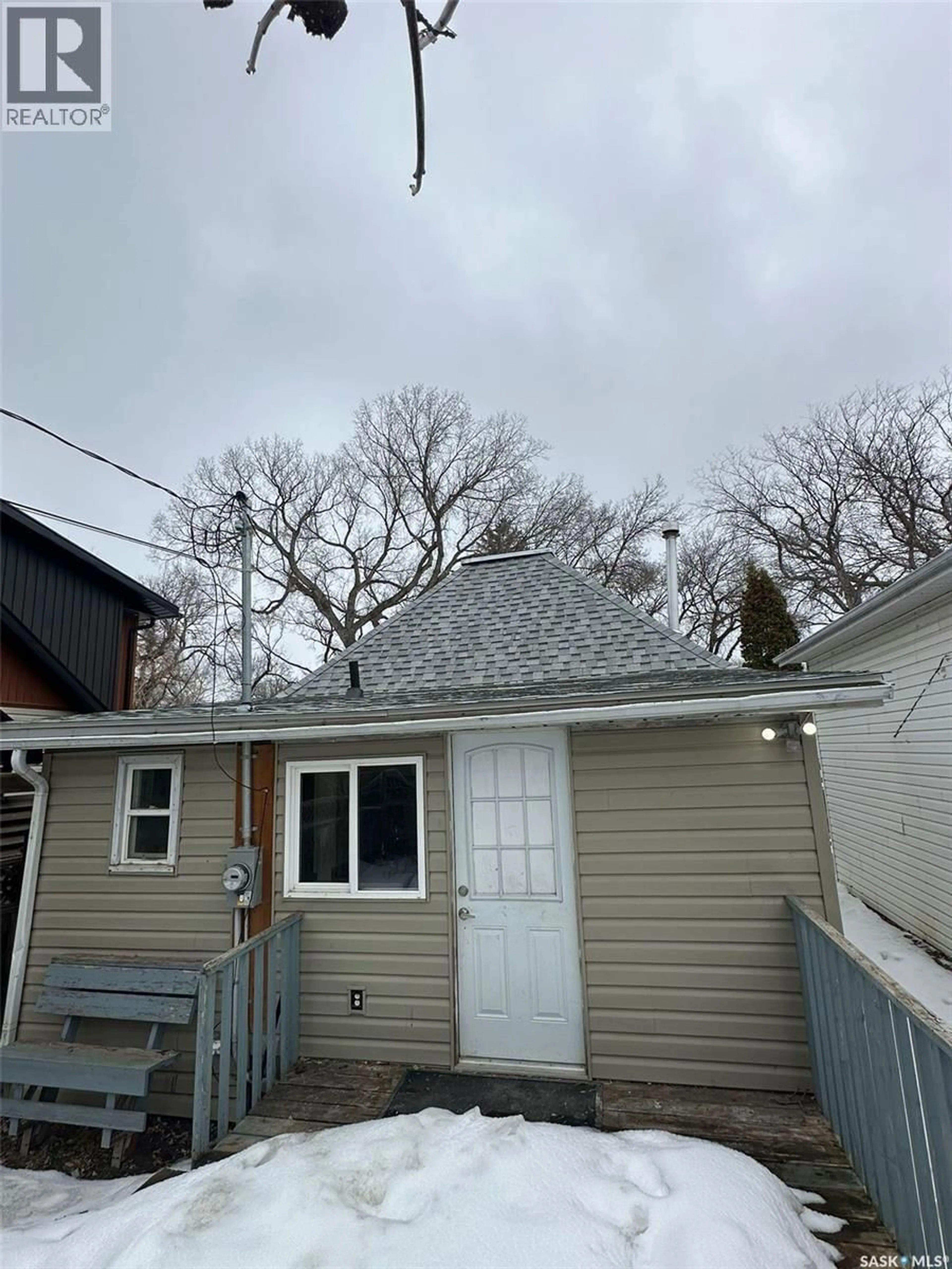 A pic from outside/outdoor area/front of a property/back of a property/a pic from drone, street for 1209 K AVENUE, Saskatoon Saskatchewan S7M2G6