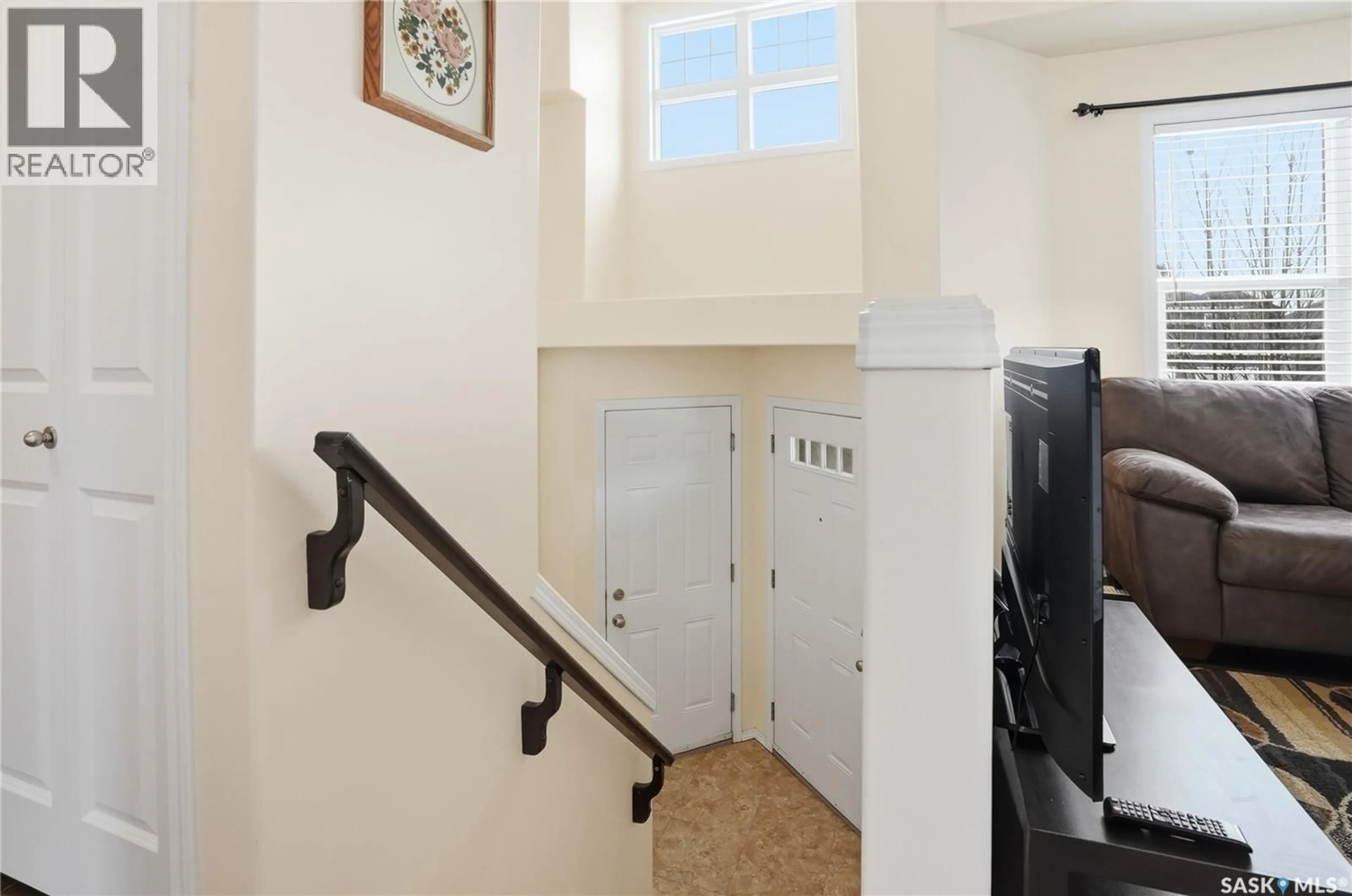 Indoor entryway for 1019 HUNTER ROAD, Saskatoon Saskatchewan S7T0E6