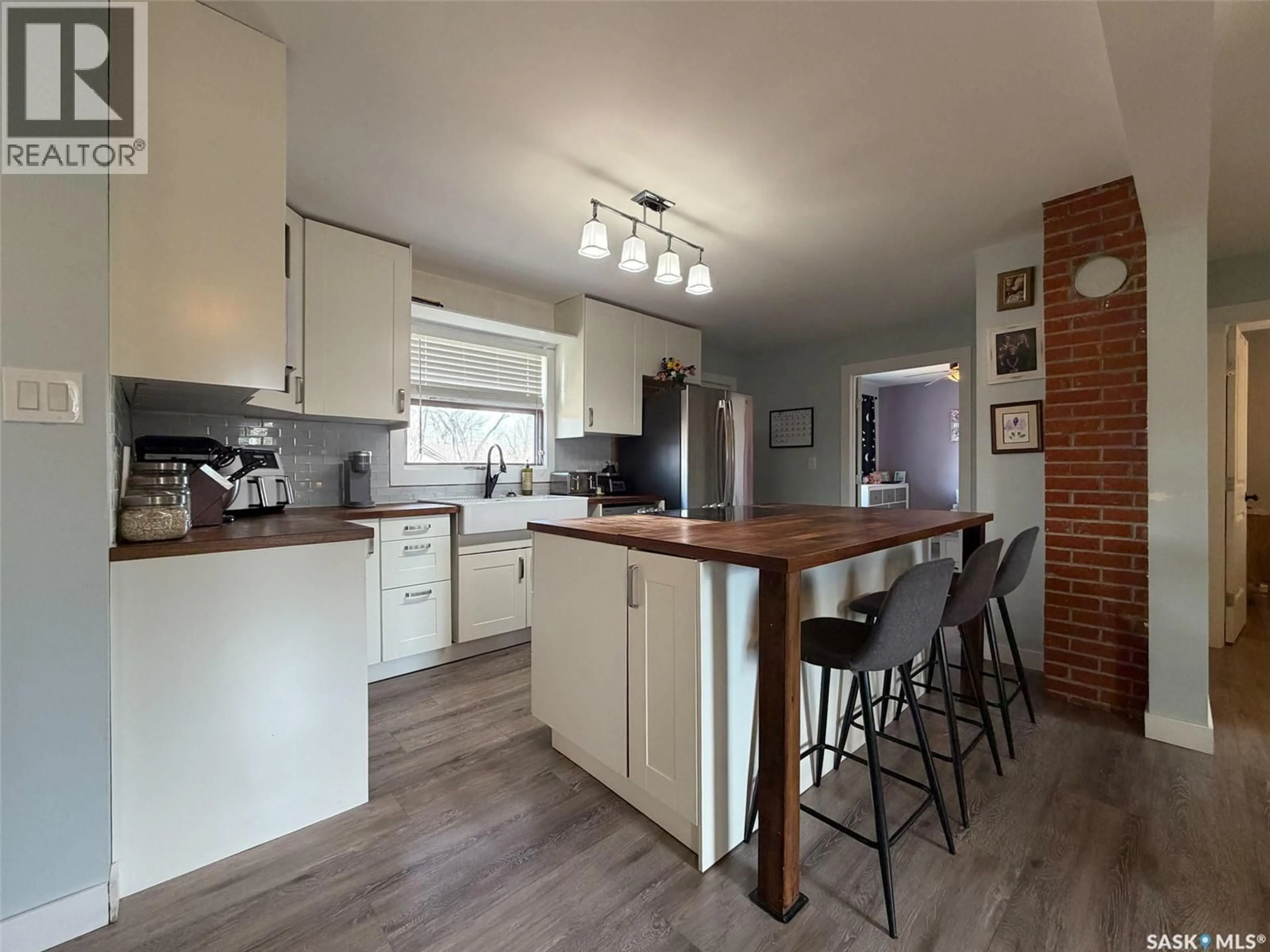 Open concept kitchen, wood/laminate floor for 442 FRONT STREET, Eastend Saskatchewan S0N0T0