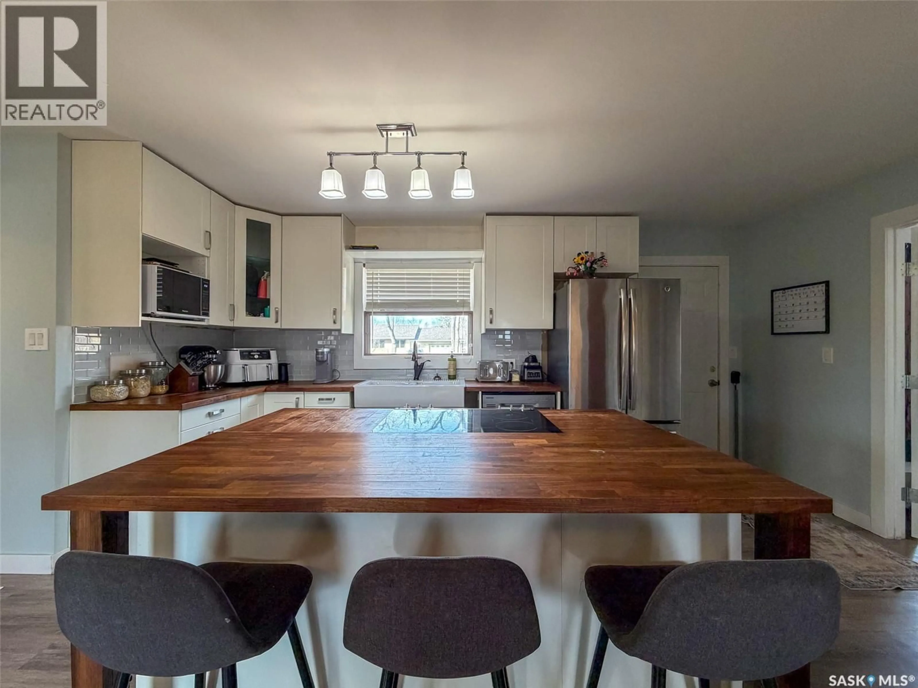 Open concept kitchen, wood/laminate floor for 442 FRONT STREET, Eastend Saskatchewan S0N0T0