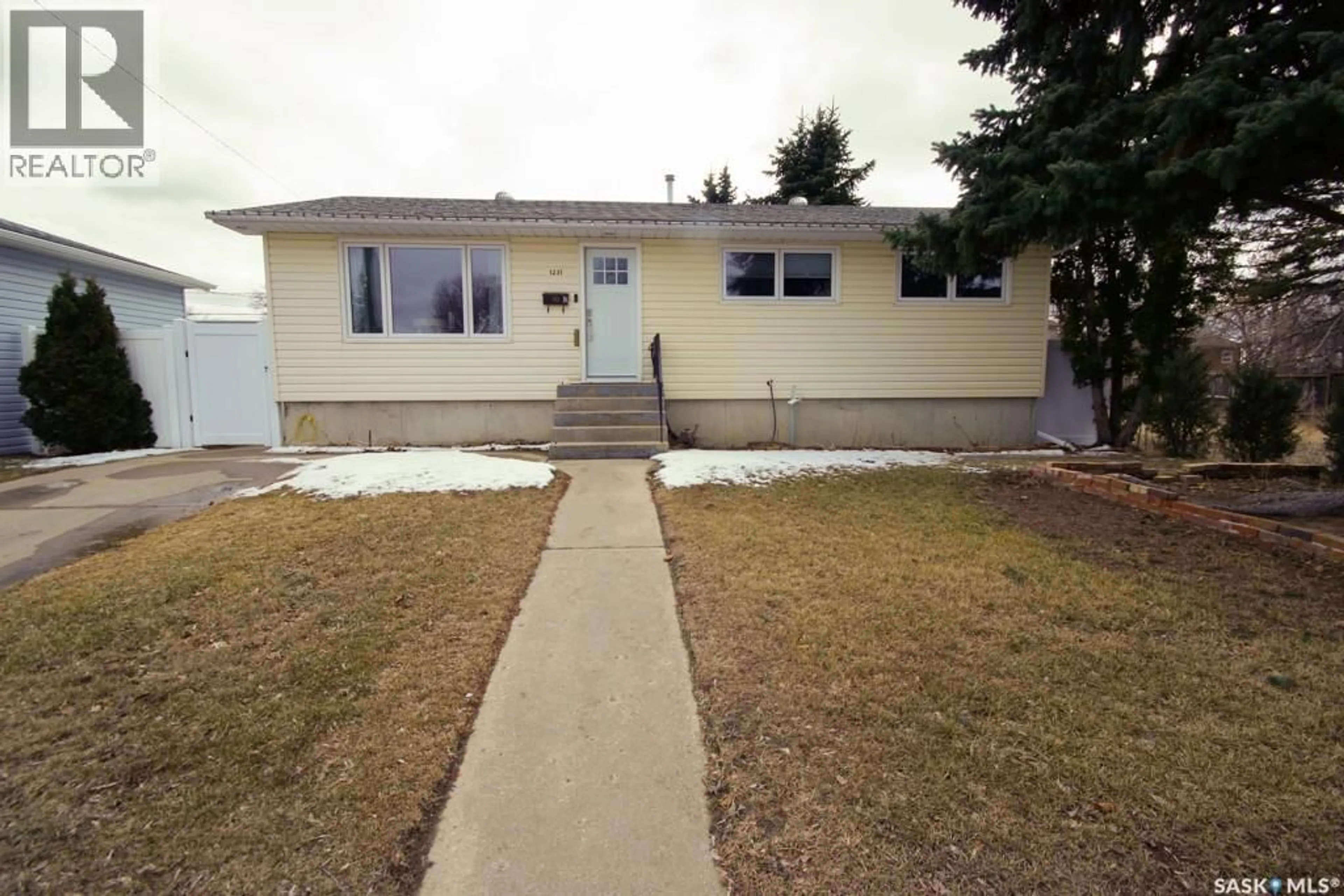Home with vinyl exterior material, street for 1231 GRANDVIEW STREET, Moose Jaw Saskatchewan S6H5M3