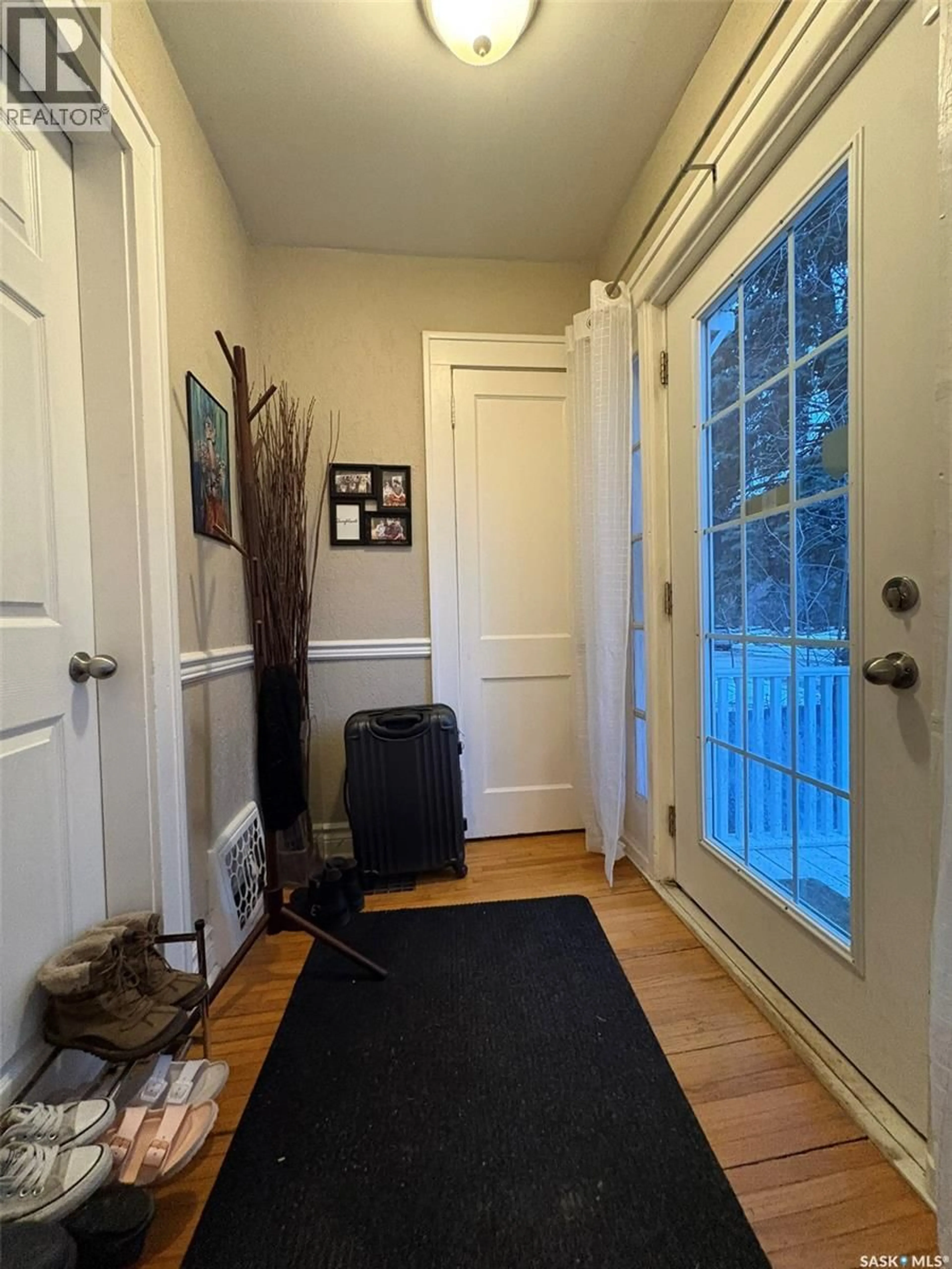Indoor entryway for 2470 WALLACE STREET, Regina Saskatchewan S4N4B3