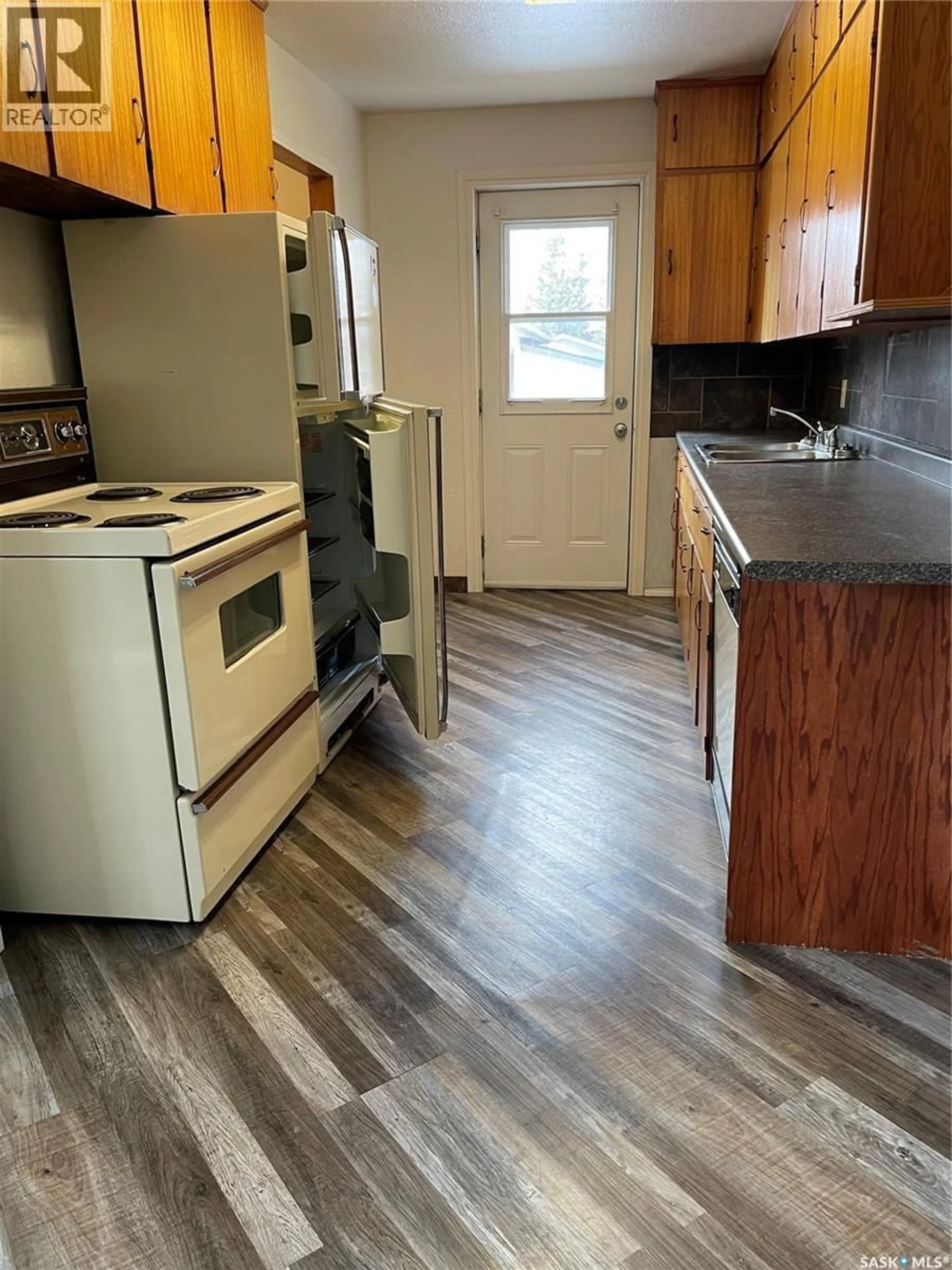 Standard kitchen, unknown for 406 SOUTHESK STREET, Whitewood Saskatchewan S0G5C0