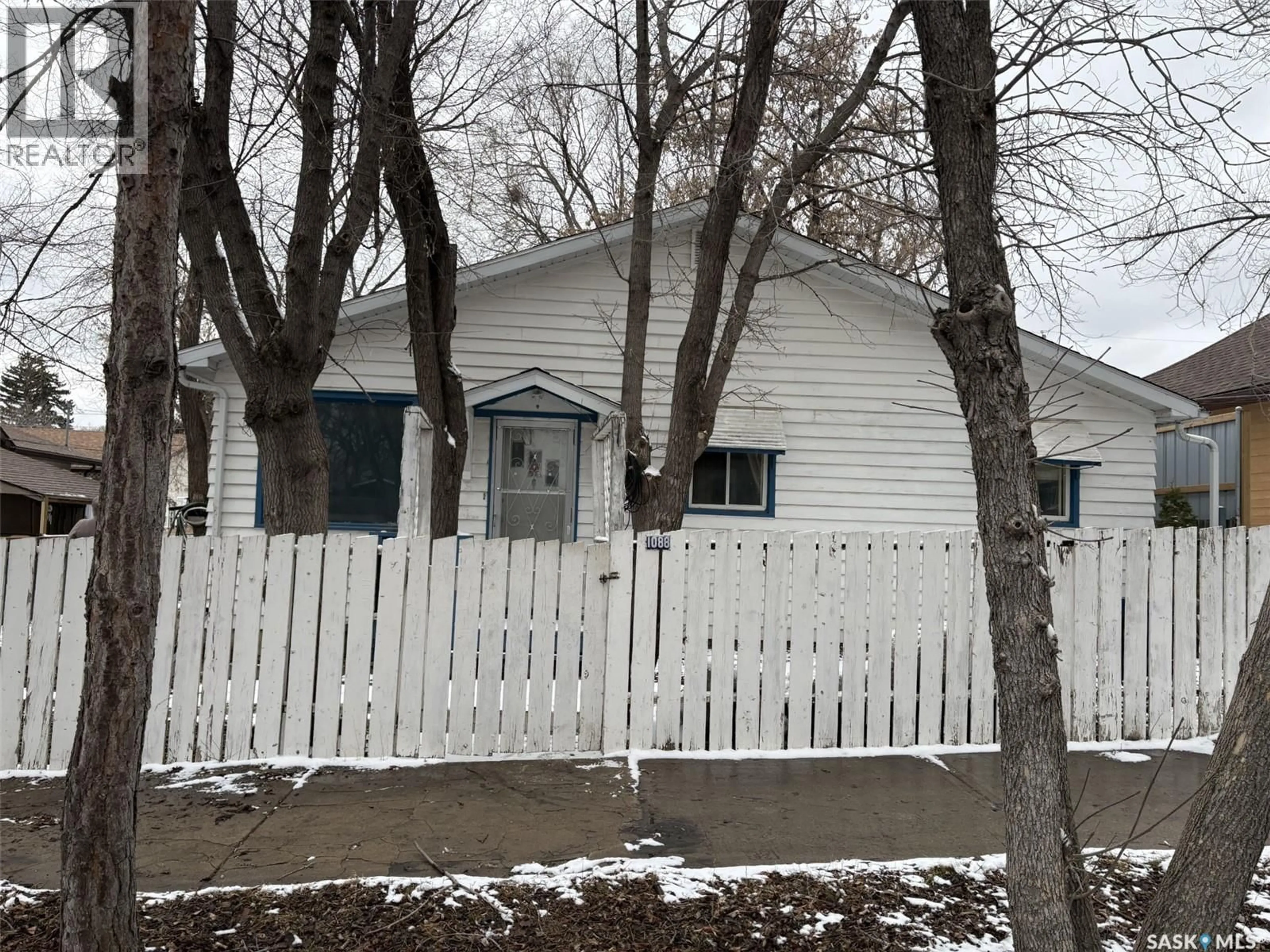Shed for 1088 WOLFE AVENUE, Moose Jaw Saskatchewan S6H1J7