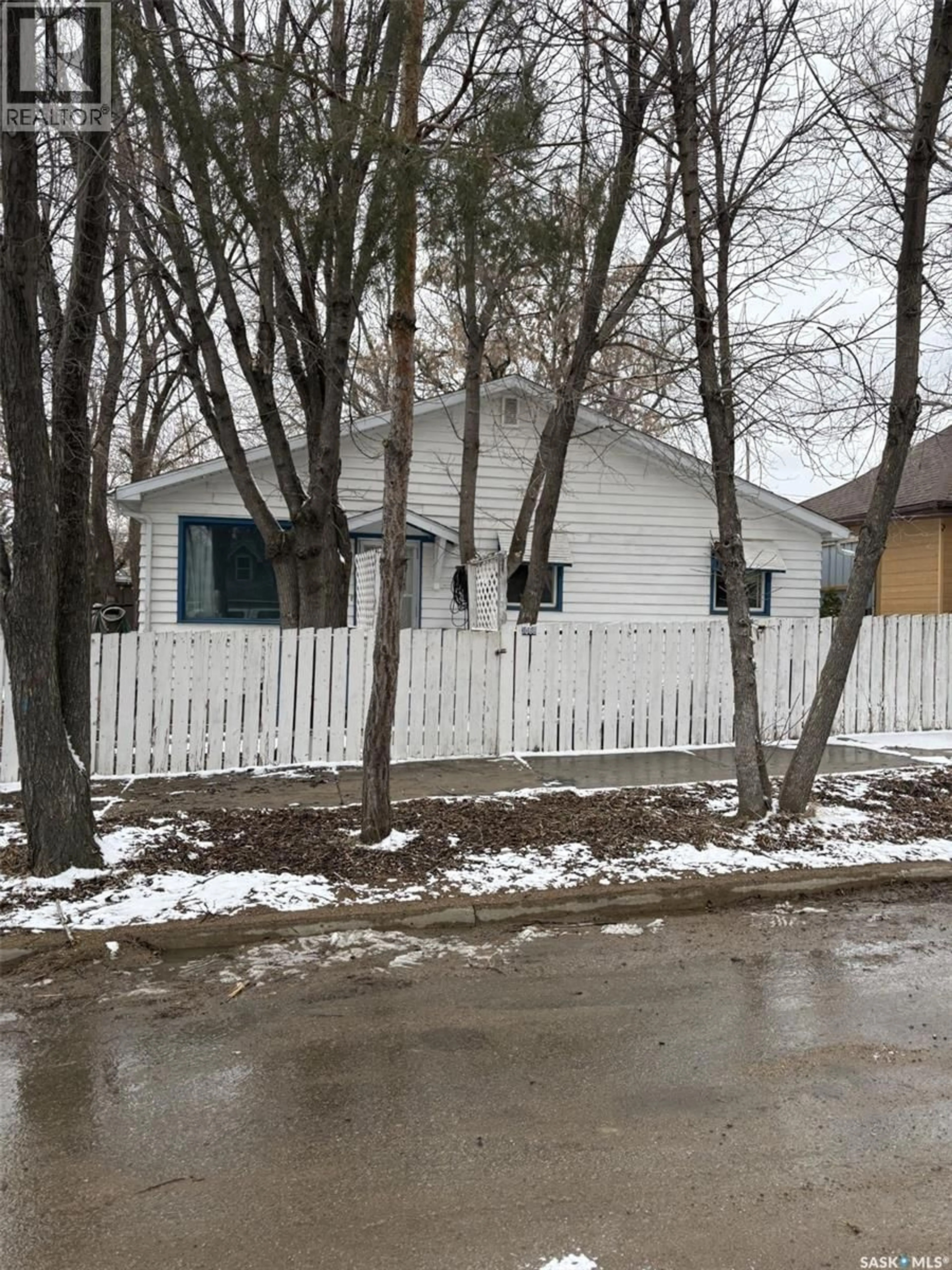 Unknown for 1088 WOLFE AVENUE, Moose Jaw Saskatchewan S6H1J7