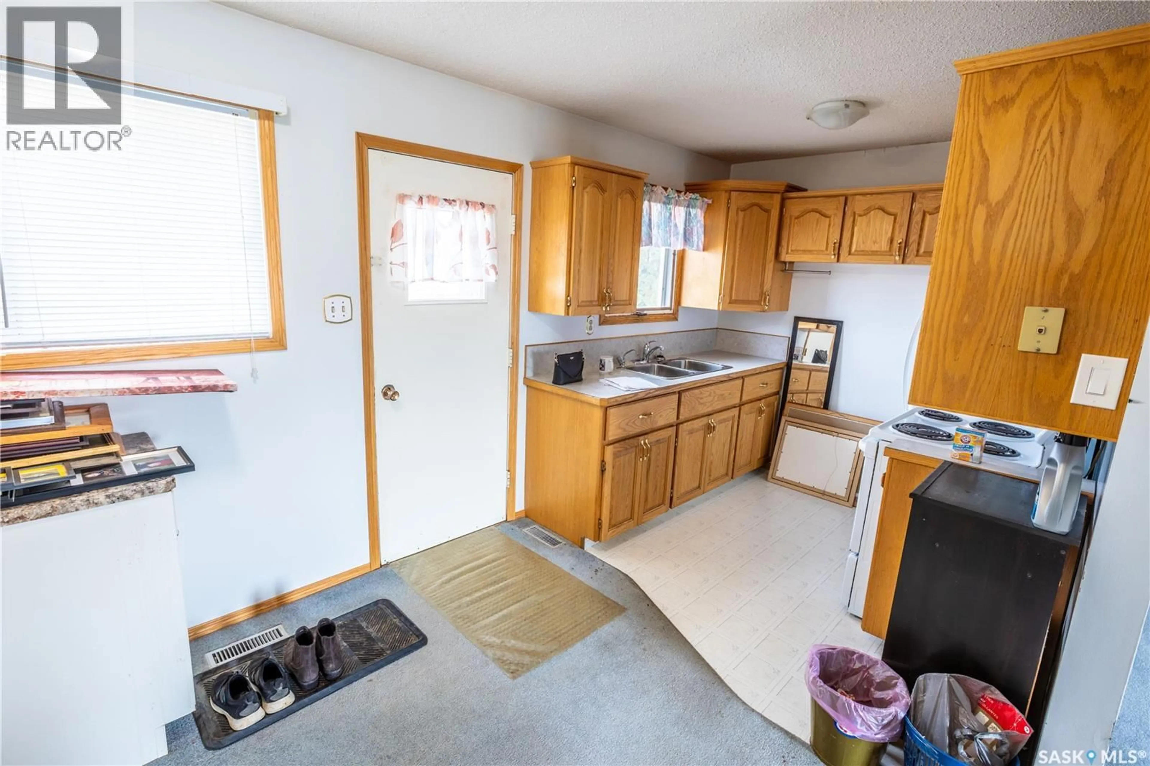 Standard kitchen, unknown for 1416 ATHABASCA STREET, Moose Jaw Saskatchewan S6H6E1