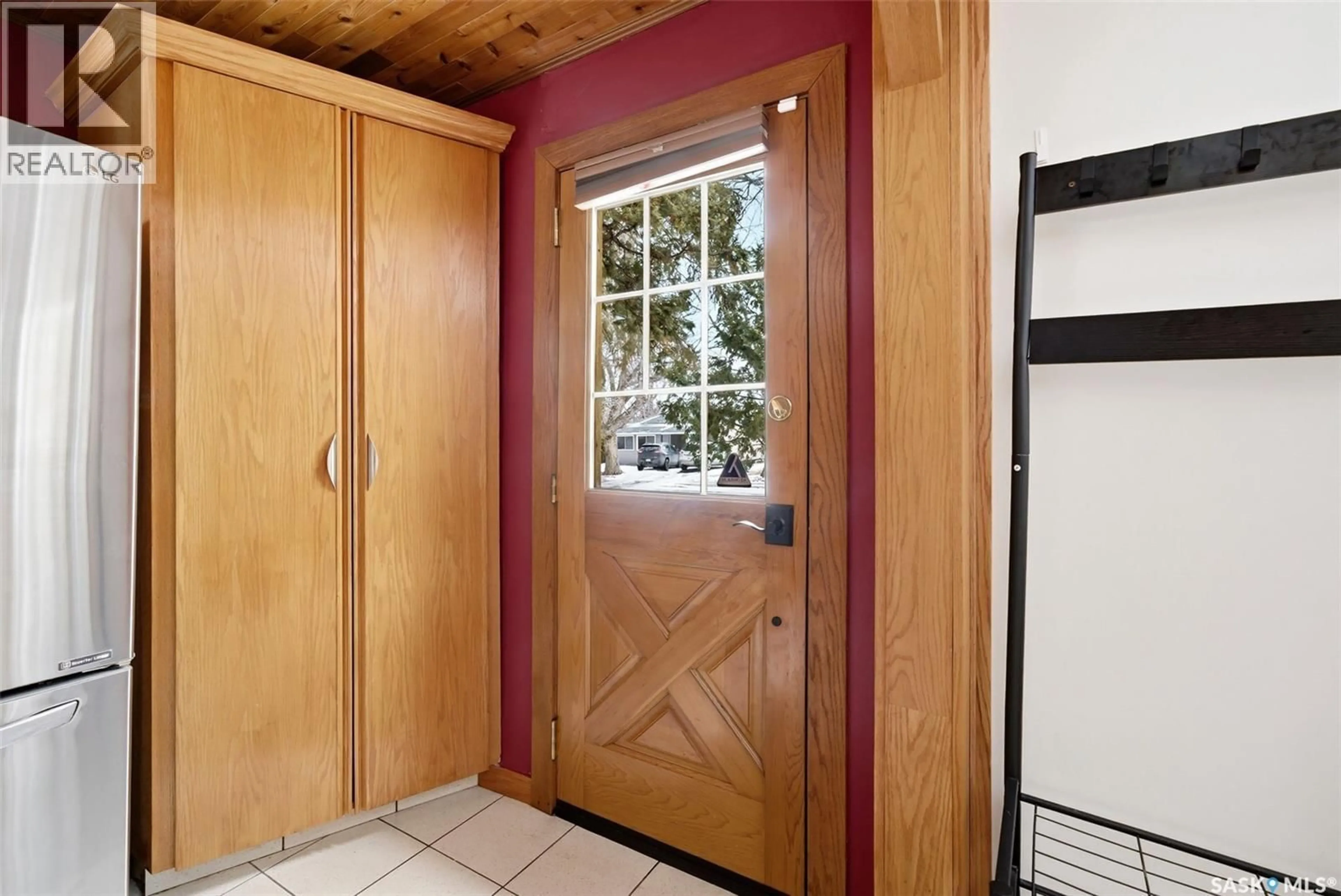 Indoor entryway for 2612 LINDSAY STREET, Regina Saskatchewan S4N3E1