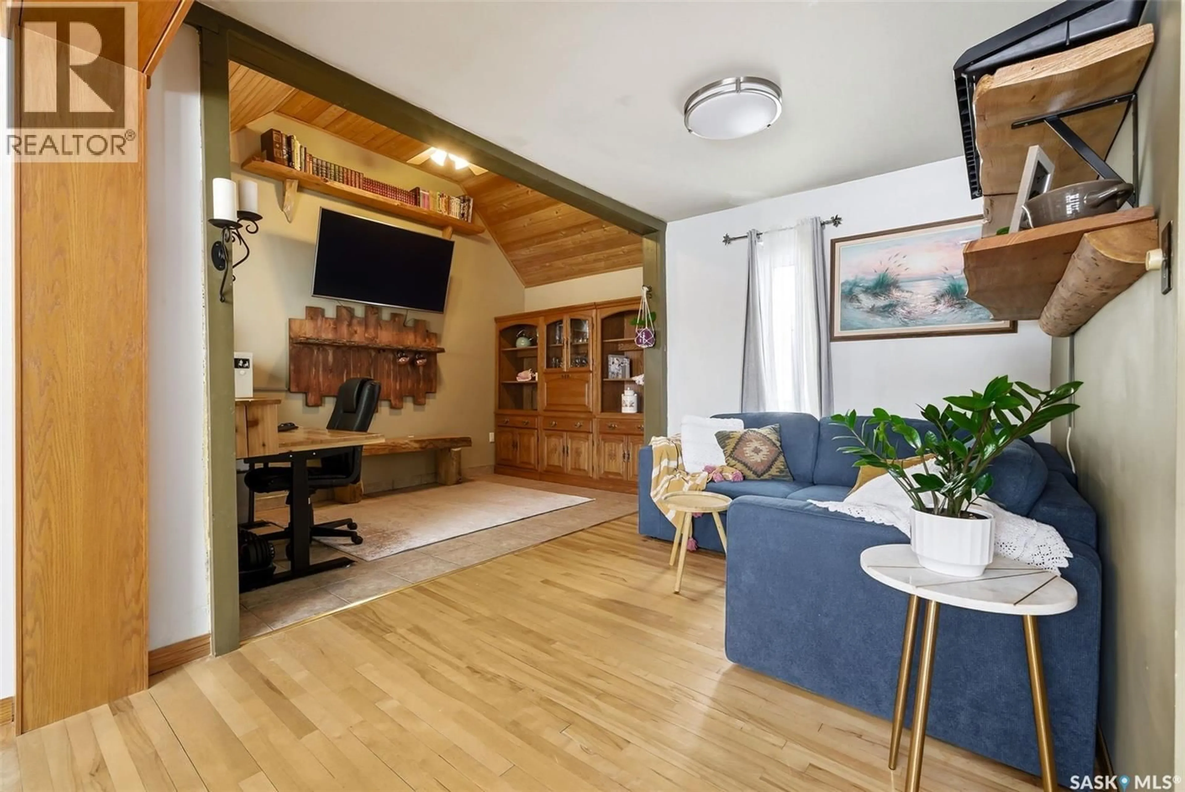 Living room with furniture, unknown for 2612 LINDSAY STREET, Regina Saskatchewan S4N3E1