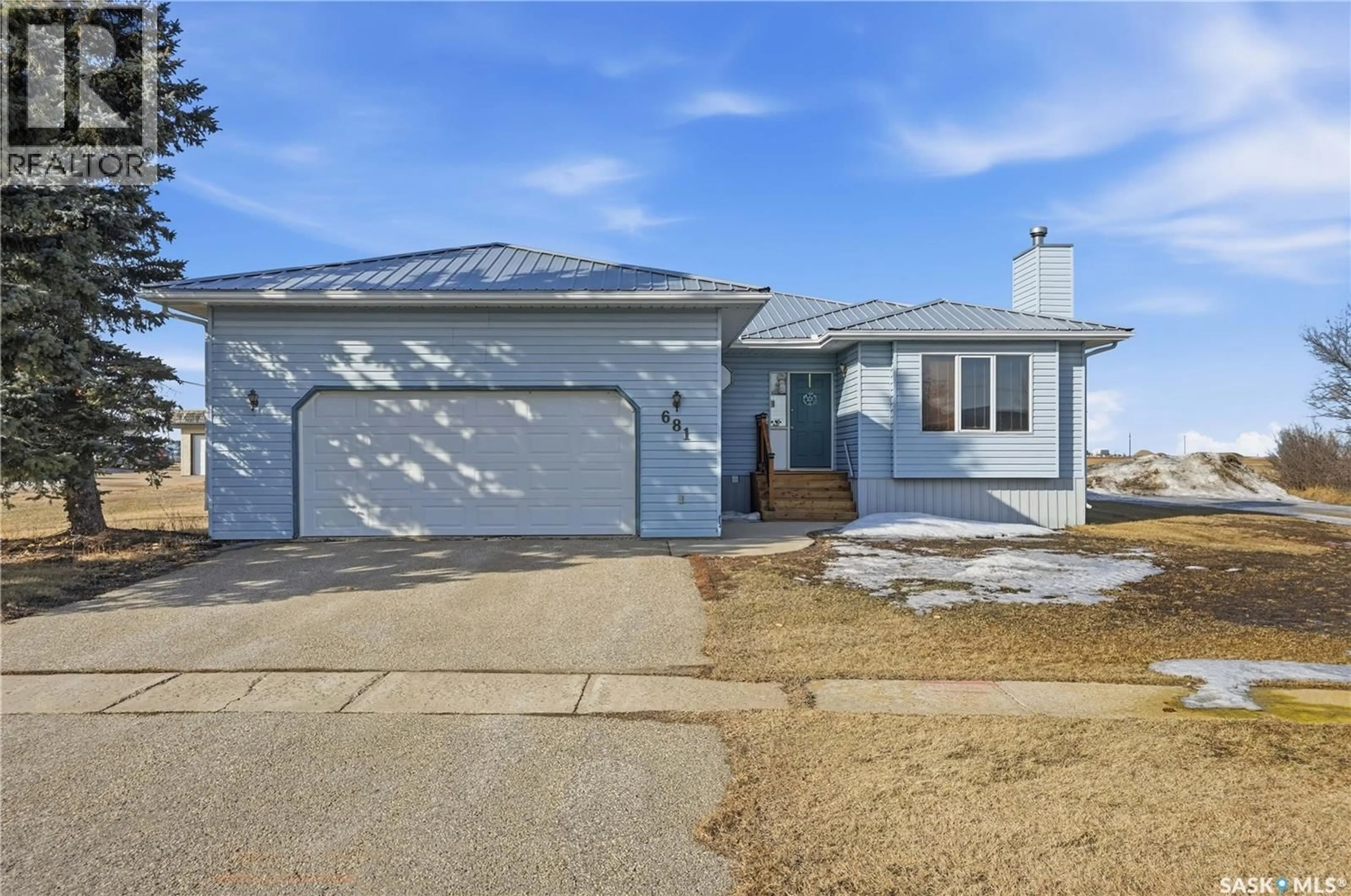 Home with vinyl exterior material, street for 681 CANADA STREET, Central Butte Saskatchewan S0H0T0