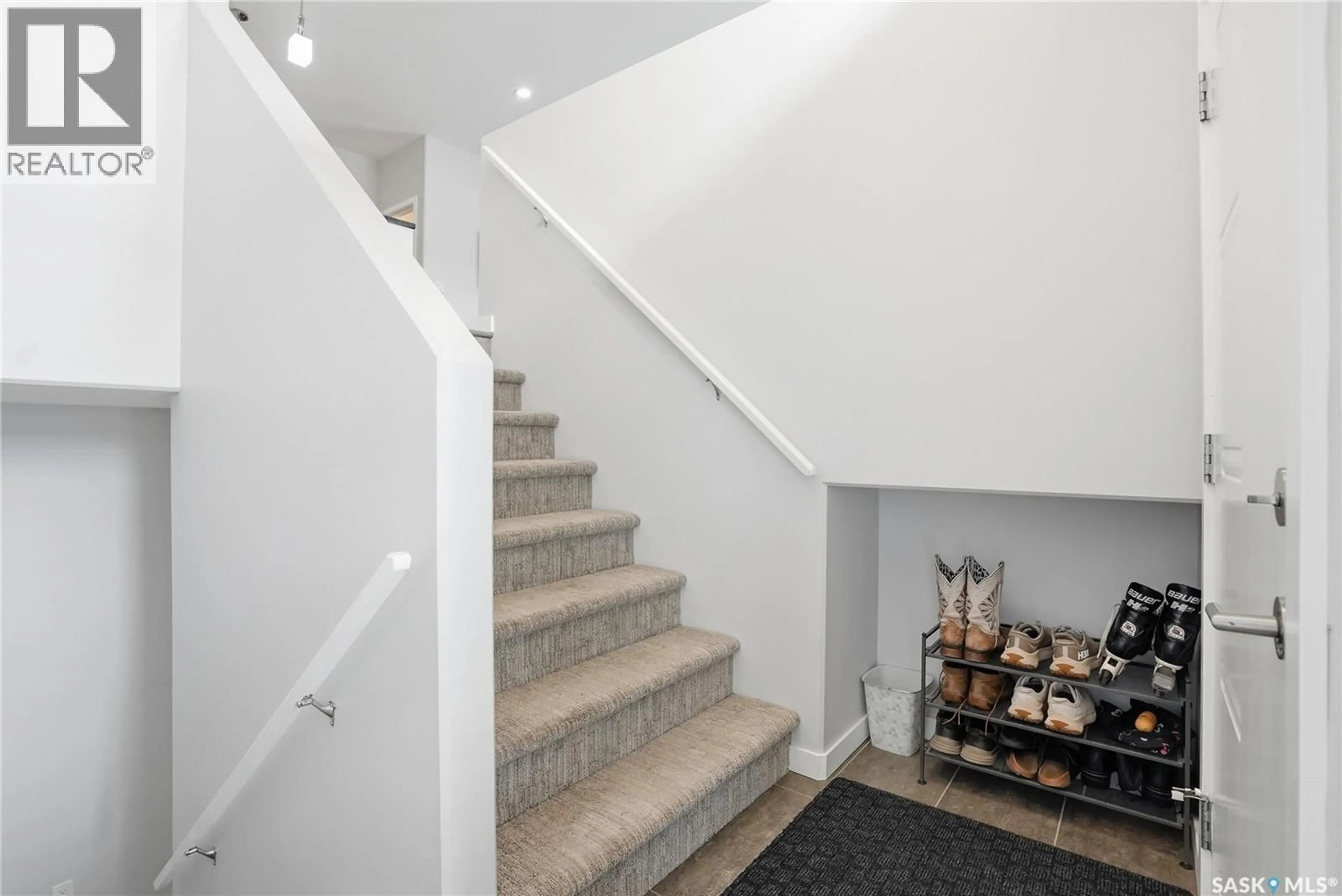 Stairs for 483 BOYKOWICH STREET, Saskatoon Saskatchewan S7W0S6