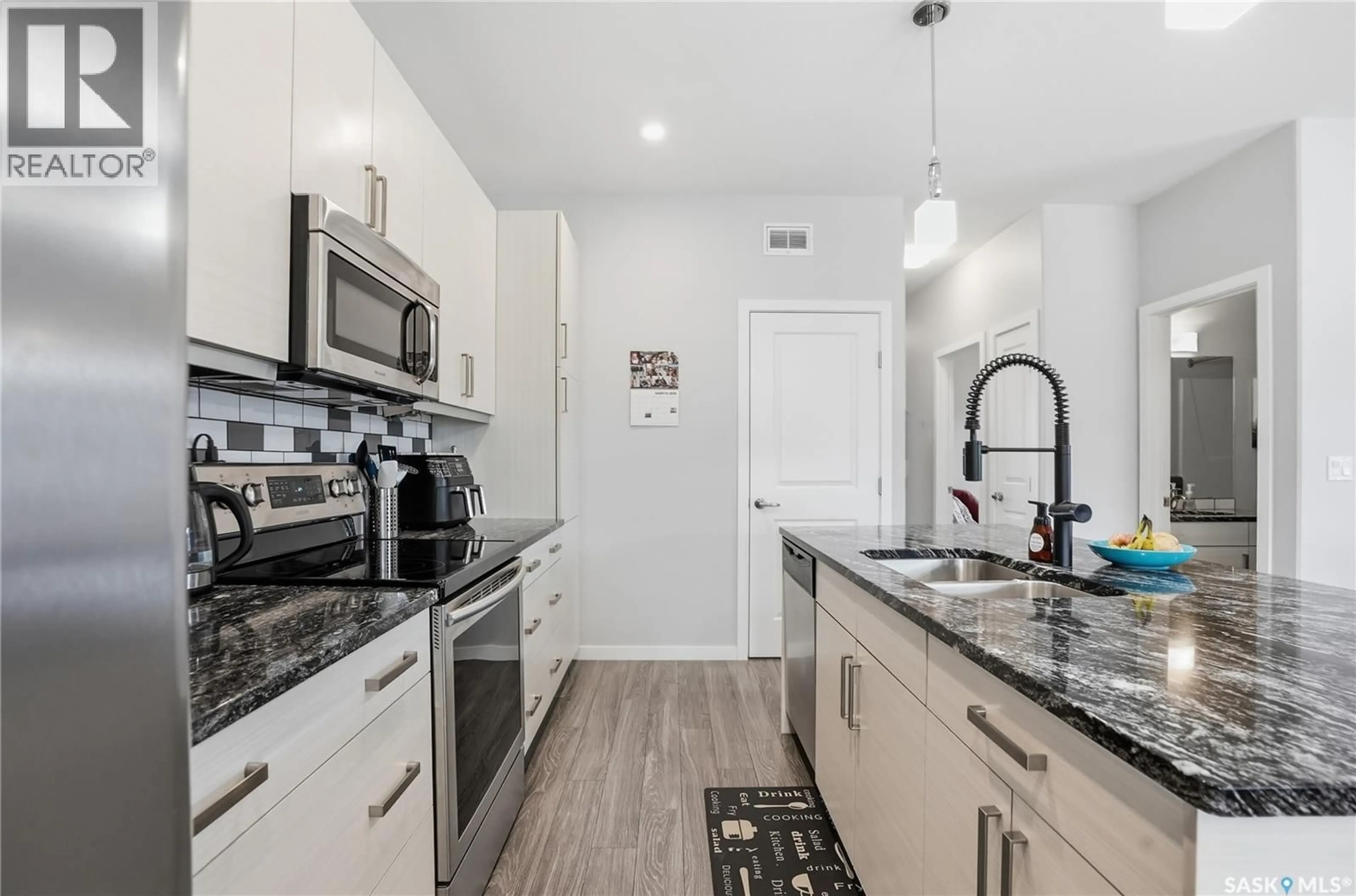 Open concept kitchen, ceramic/tile floor for 483 BOYKOWICH STREET, Saskatoon Saskatchewan S7W0S6