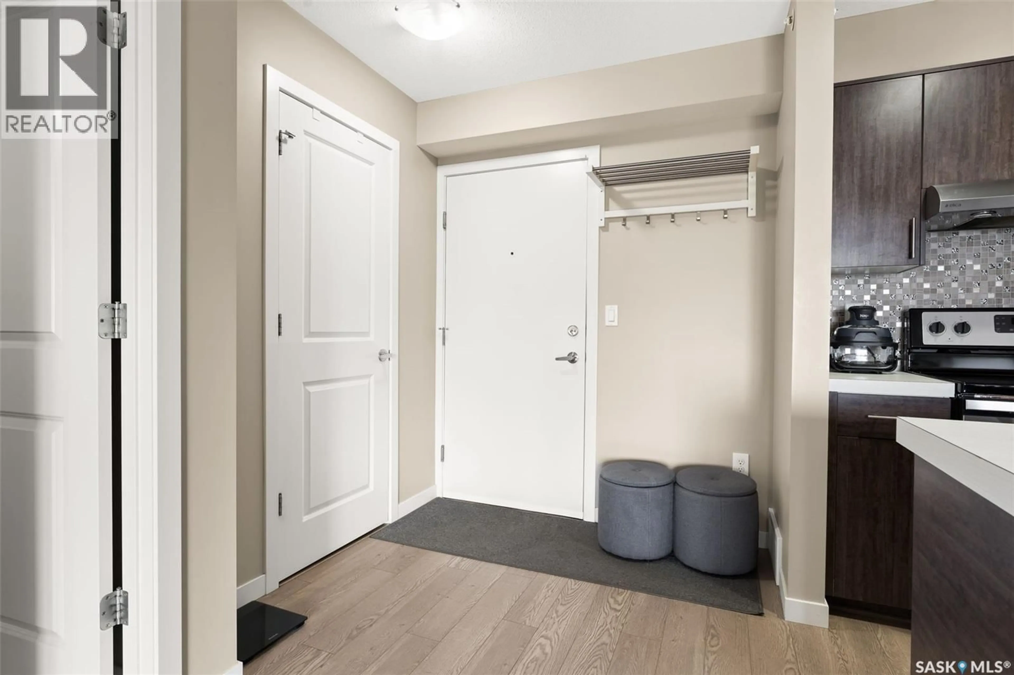 Indoor entryway for 5500 - 1404 MITCHINSON WAY, Regina Saskatchewan S4W0N9