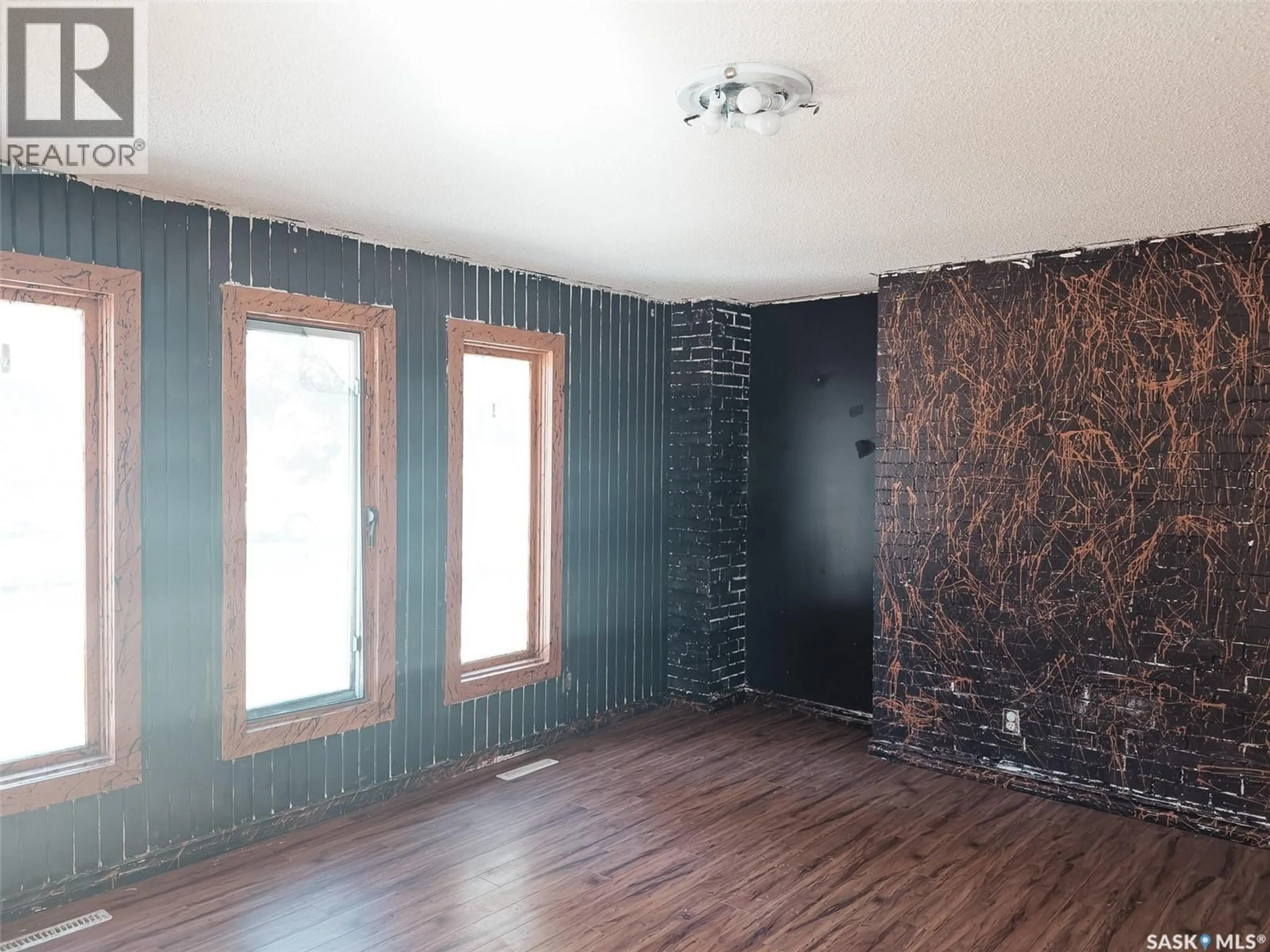 A pic of a room for S - 2905 PRESTON AVENUE, Saskatoon Saskatchewan S7J2G8