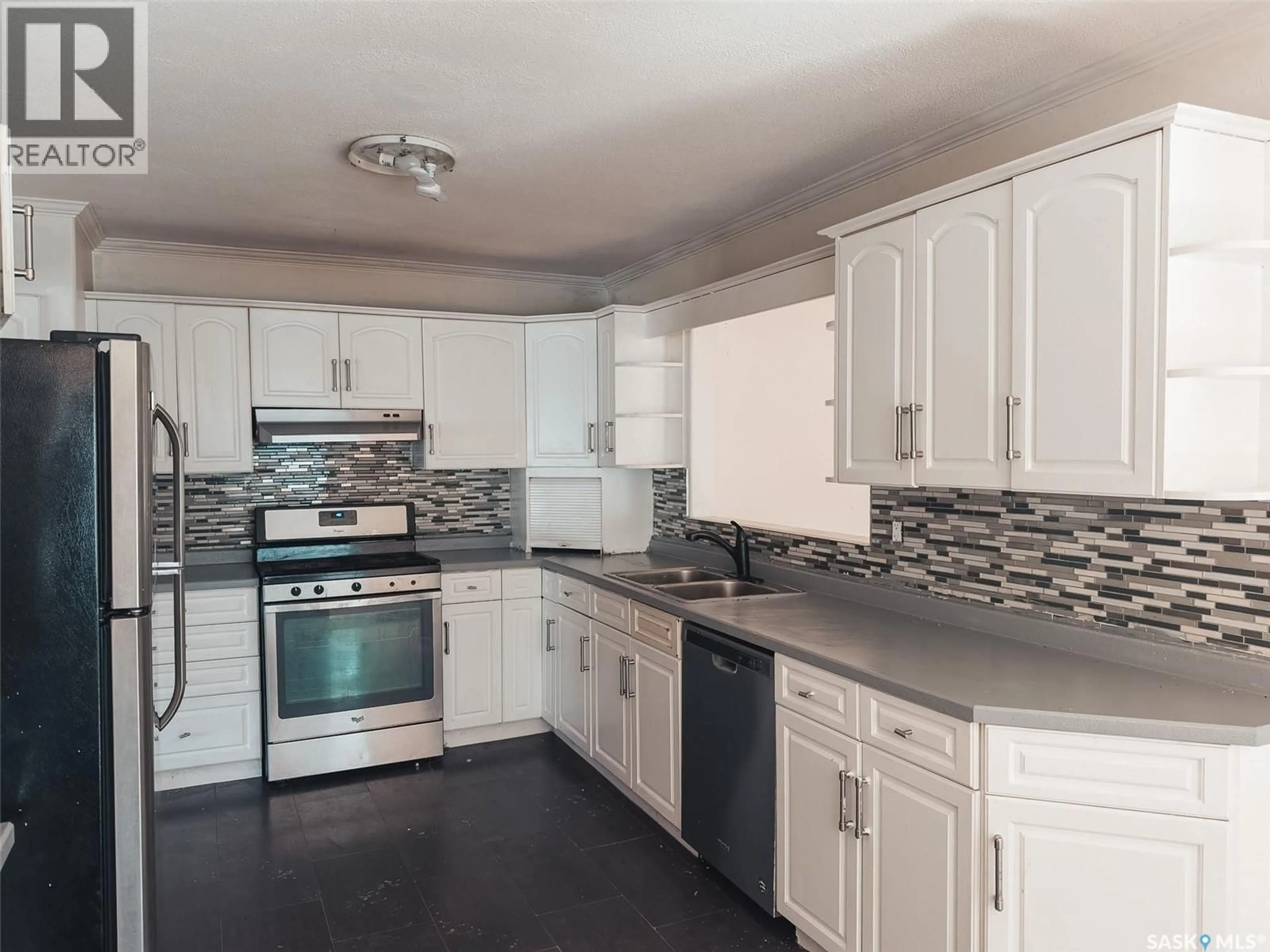 Open concept kitchen, unknown for S - 2905 PRESTON AVENUE, Saskatoon Saskatchewan S7J2G8