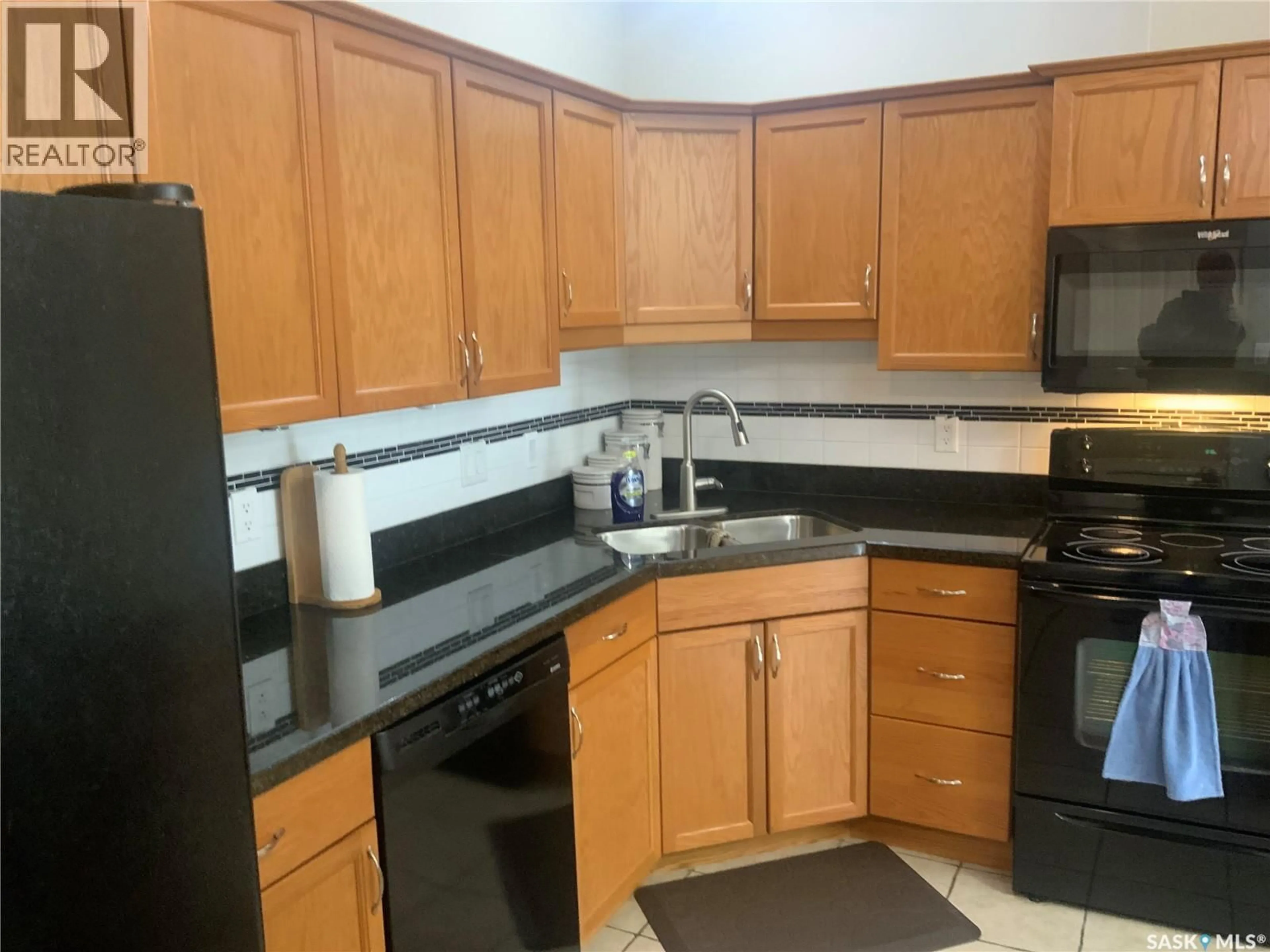 Standard kitchen, unknown for 403 333 NELSON ROAD, Saskatoon Saskatchewan S7S1P2
