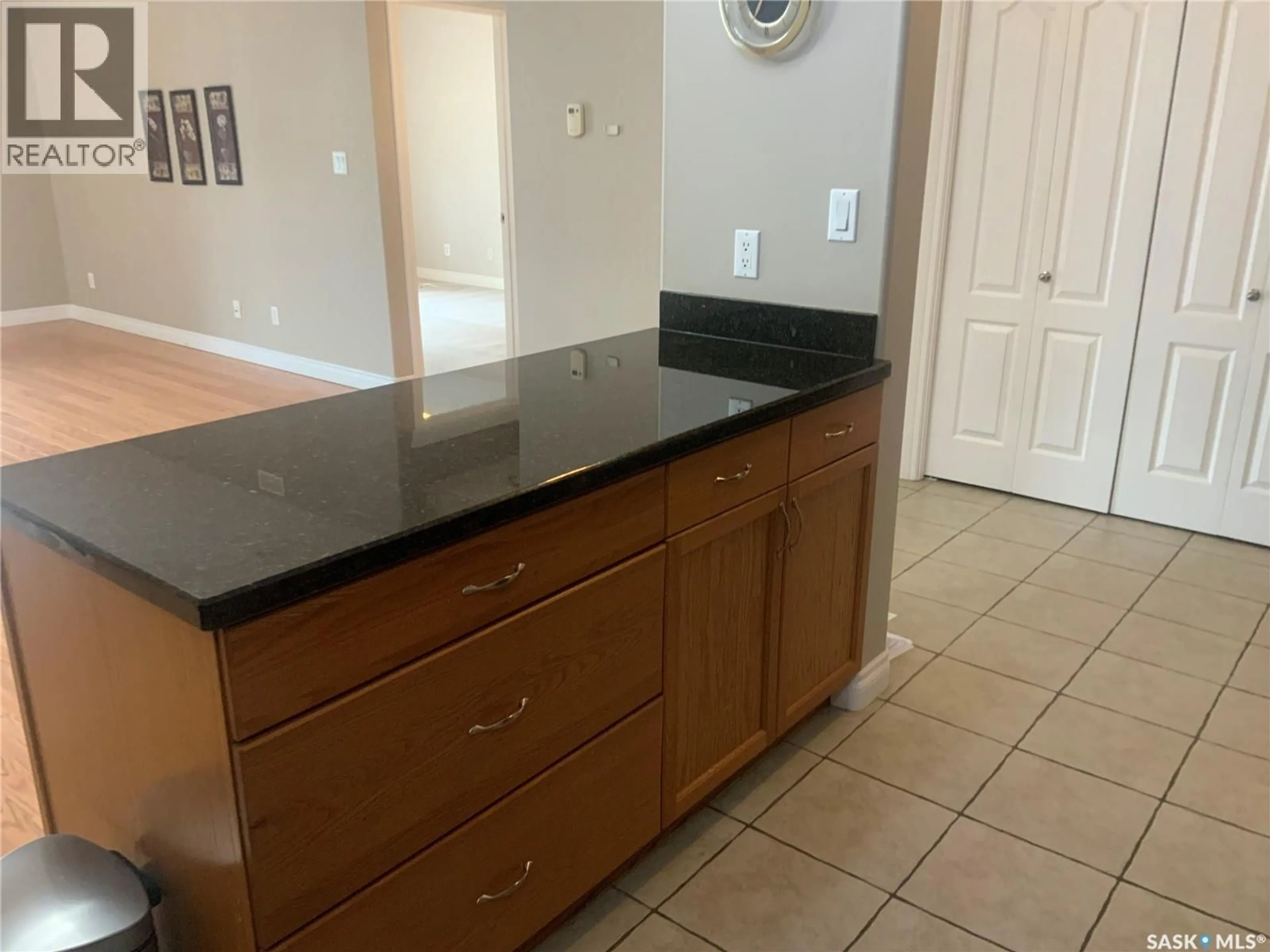 Standard kitchen, ceramic/tile floor for 403 333 NELSON ROAD, Saskatoon Saskatchewan S7S1P2