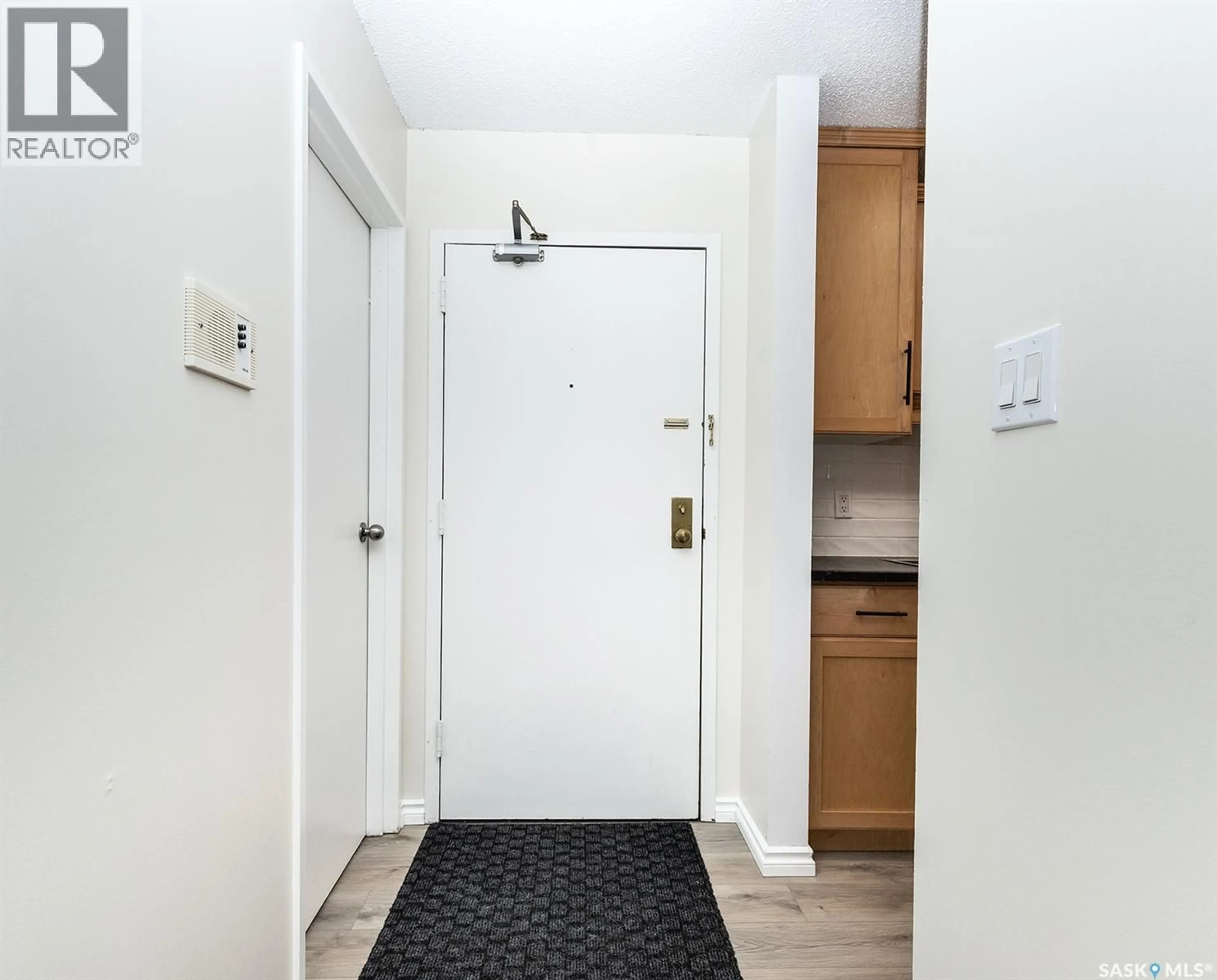 Indoor entryway for 310 - 231 STILLWATER DRIVE, Saskatoon Saskatchewan S7J4H7