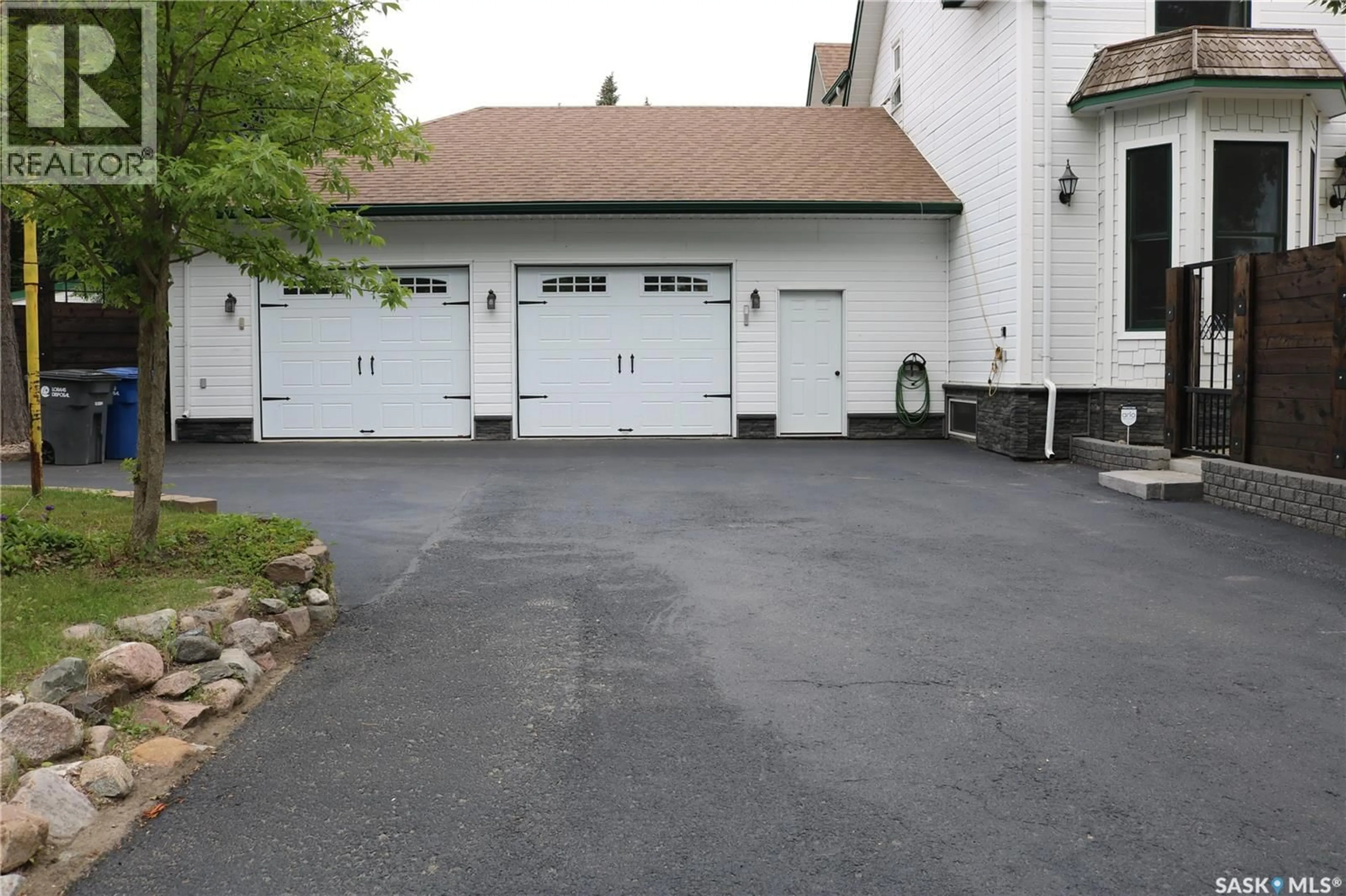 Indoor garage for 1001 MARK AVENUE, Moosomin Saskatchewan S0G3N0