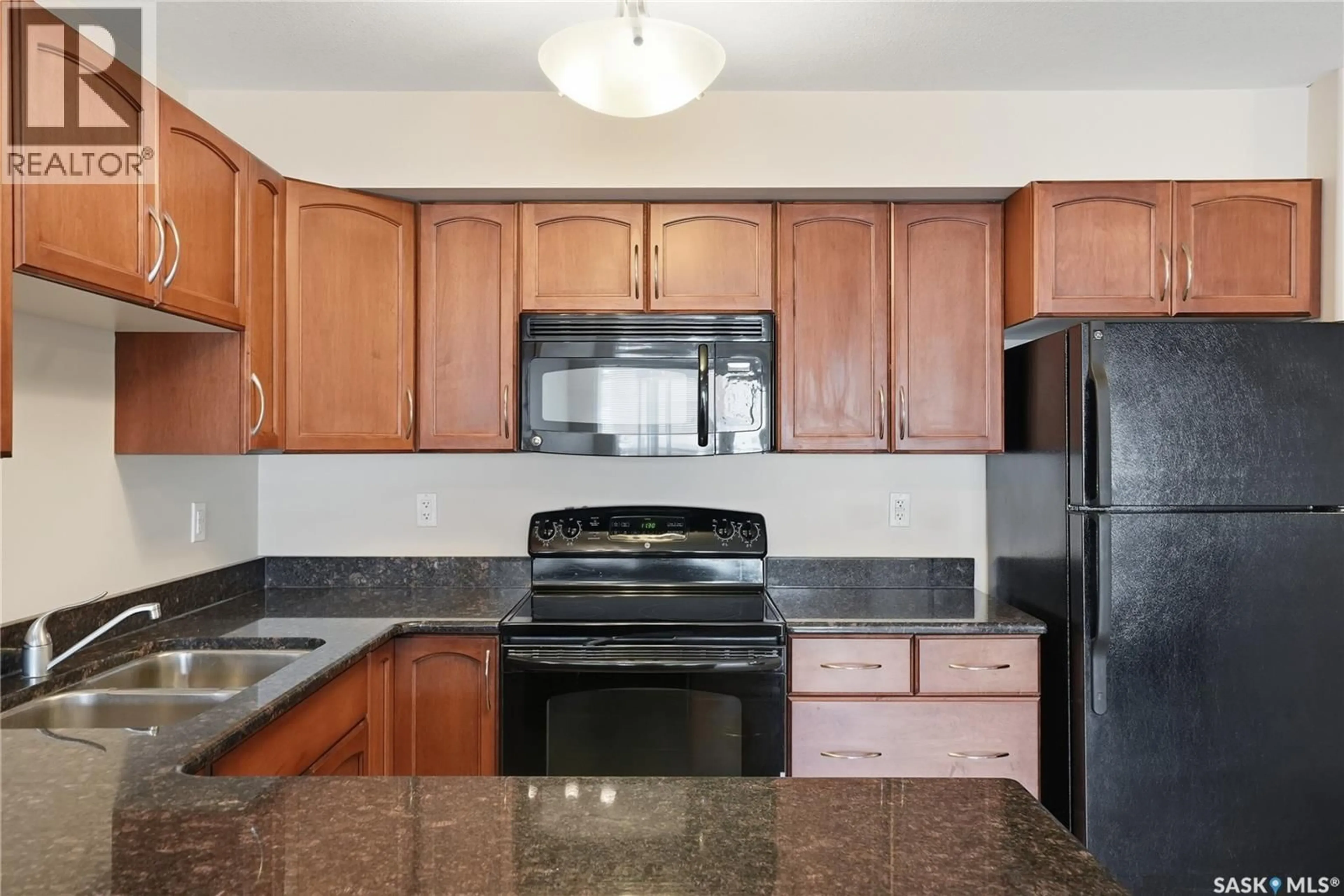 Standard kitchen, unknown for 324 150 PAWLYCHENKO LANE, Saskatoon Saskatchewan S7V0B4