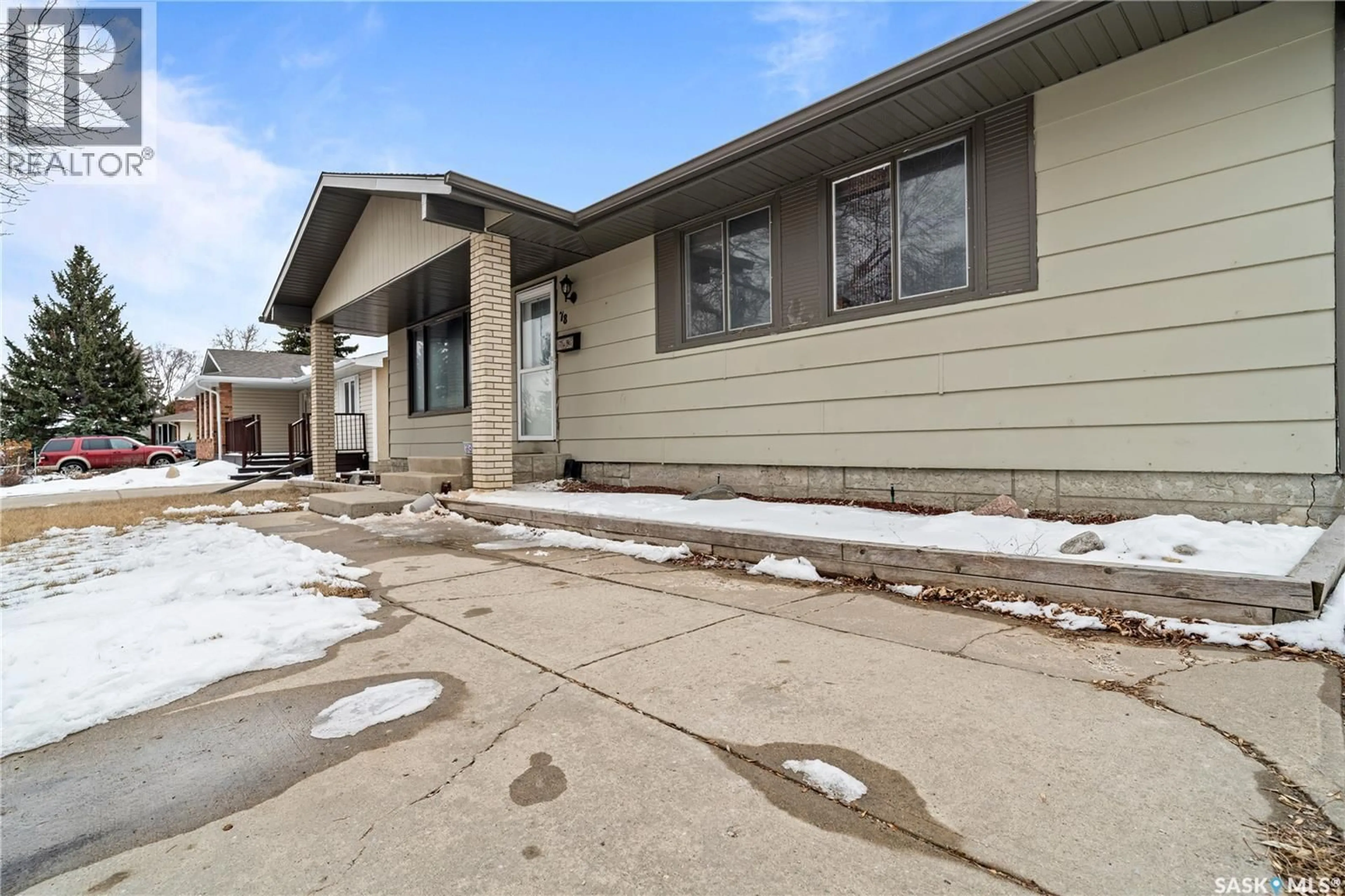 Home with vinyl exterior material, street for 78 WOOD CRESCENT, Regina Saskatchewan S4S6J7