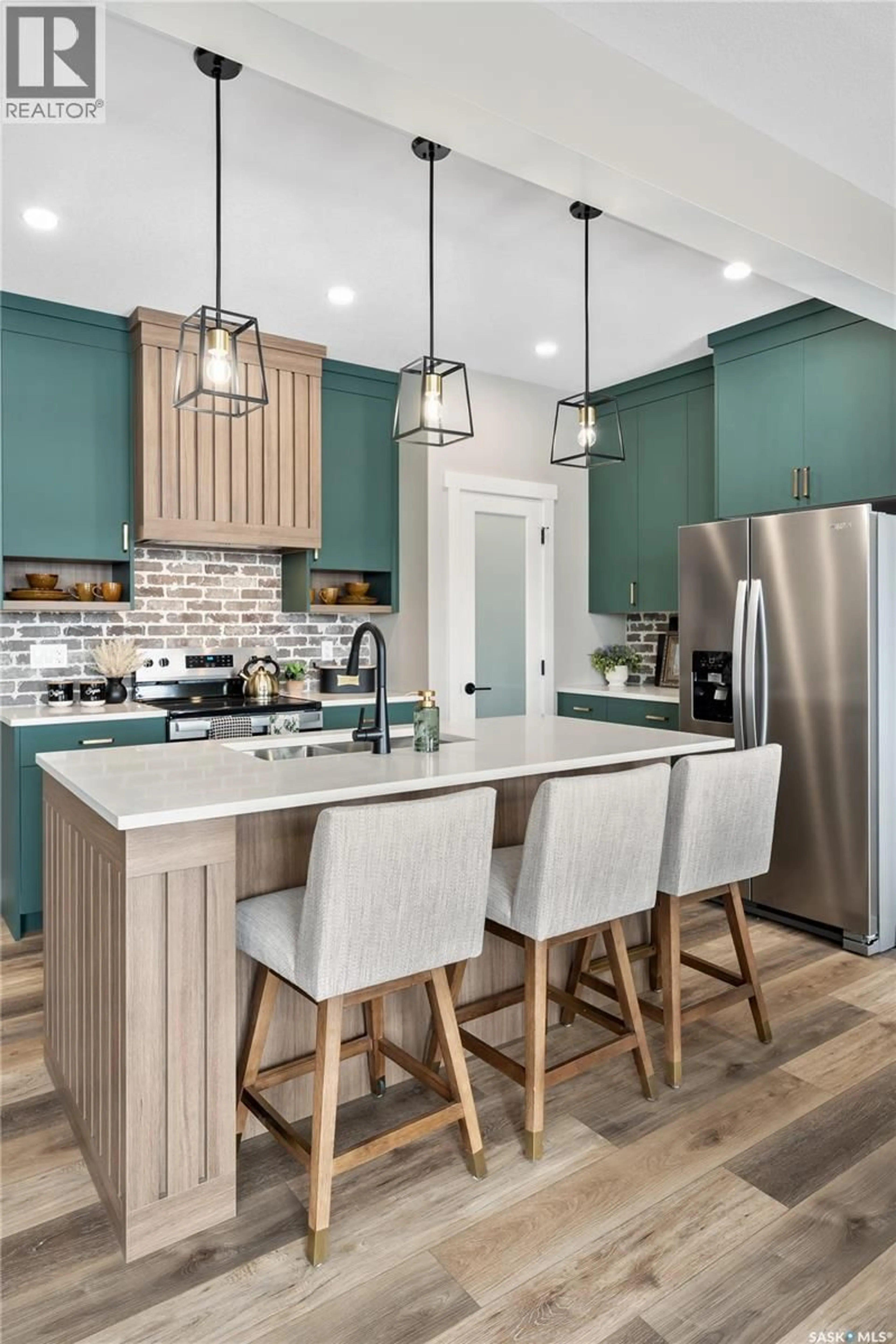 Contemporary kitchen, unknown for 2982 DUMONT WAY, Regina Saskatchewan S4V4E4