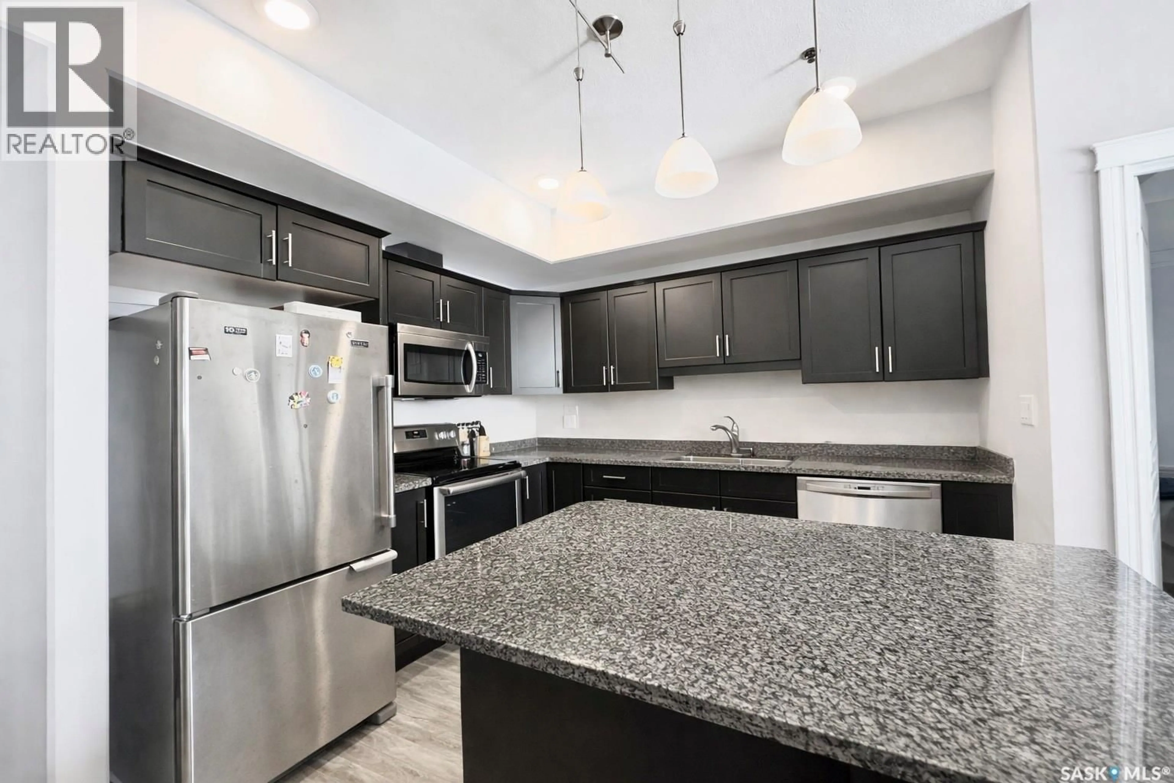 Standard kitchen, ceramic/tile floor for 309 412 WILLOWGROVE SQUARE, Saskatoon Saskatchewan S7W0E5