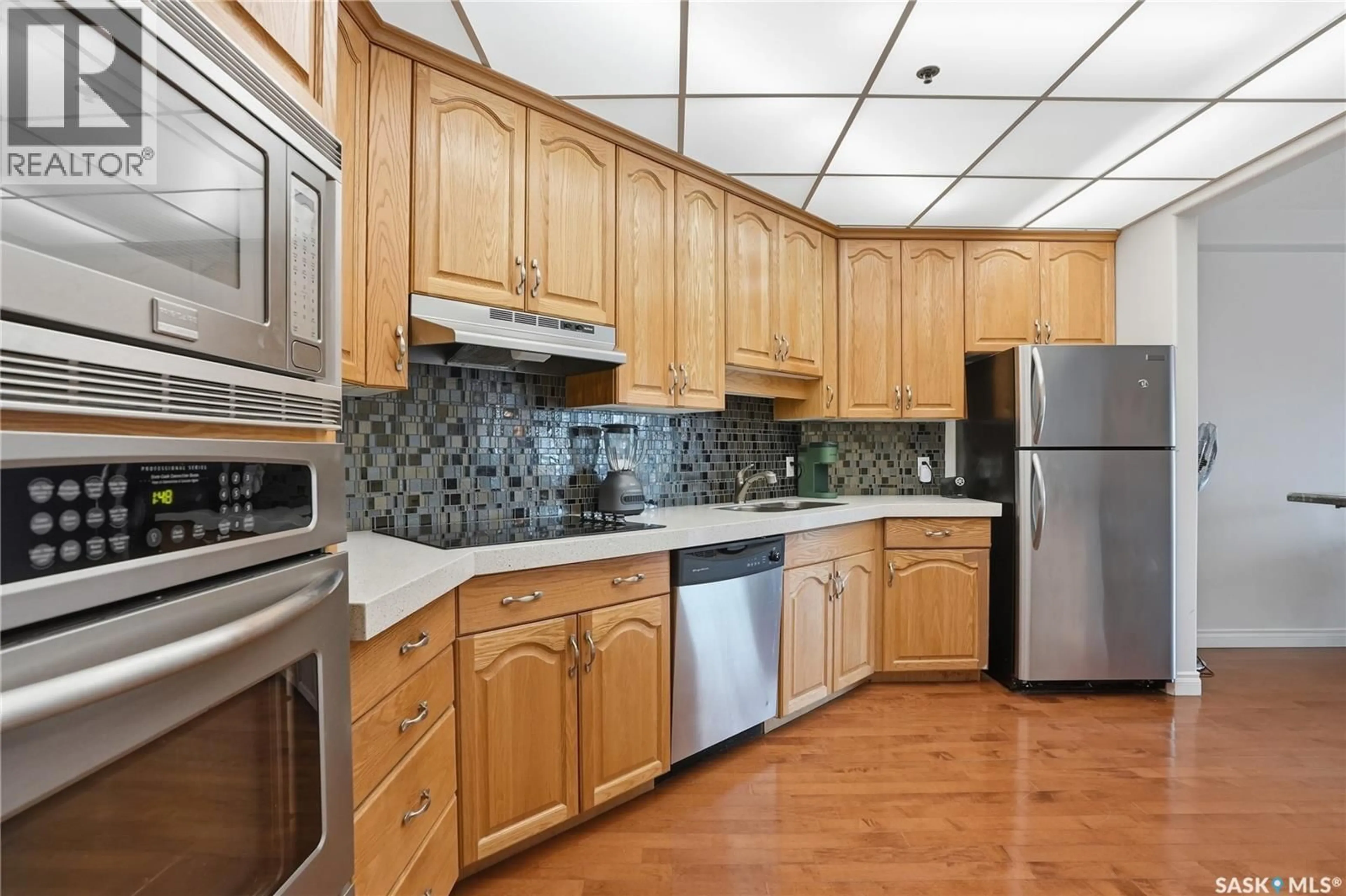 Standard kitchen, unknown for 303 - 305 5TH AVENUE, Saskatoon Saskatchewan S7K2P6