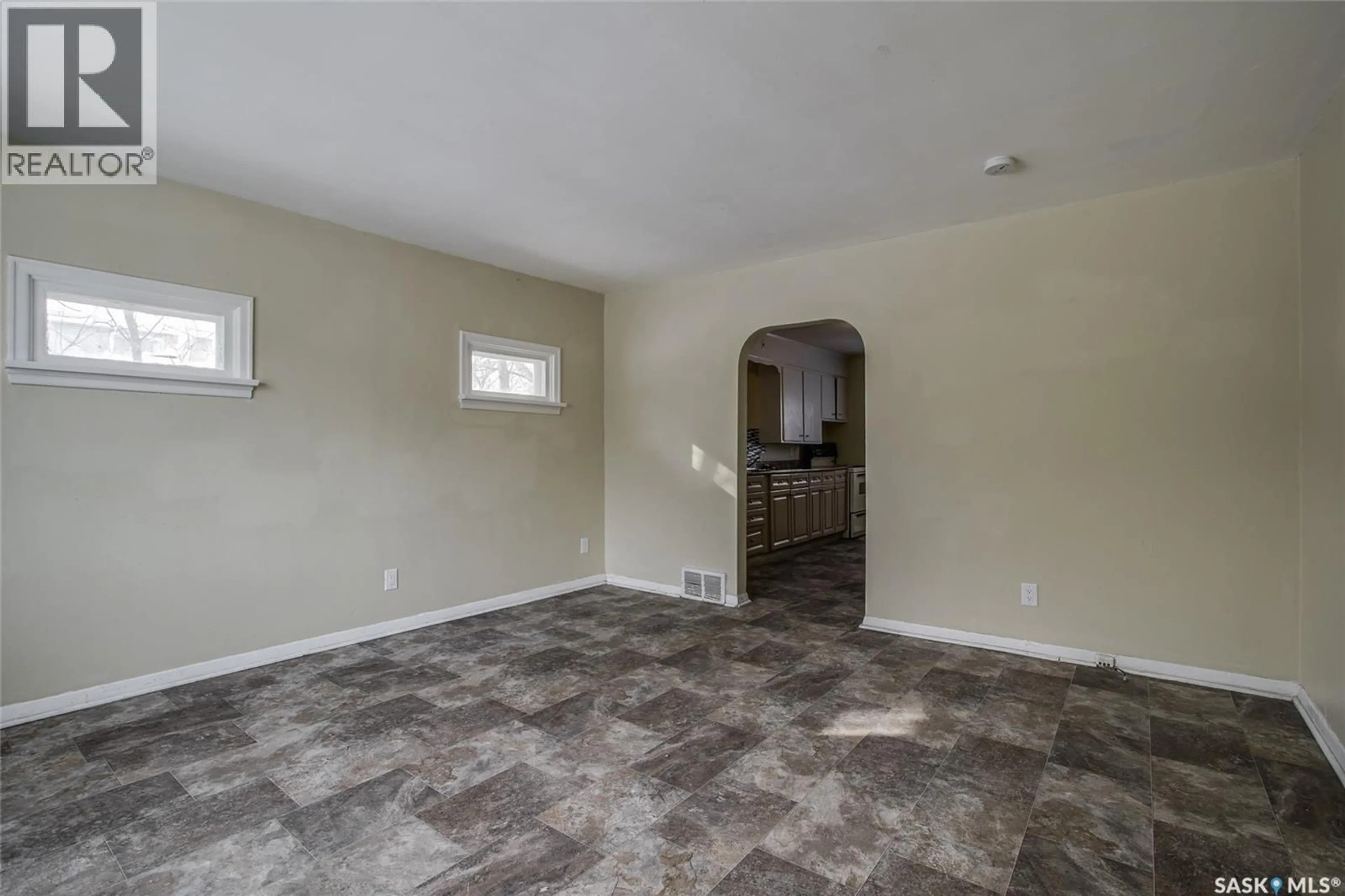 A pic of a room for 327 Q AVENUE, Saskatoon Saskatchewan S7M2Y2