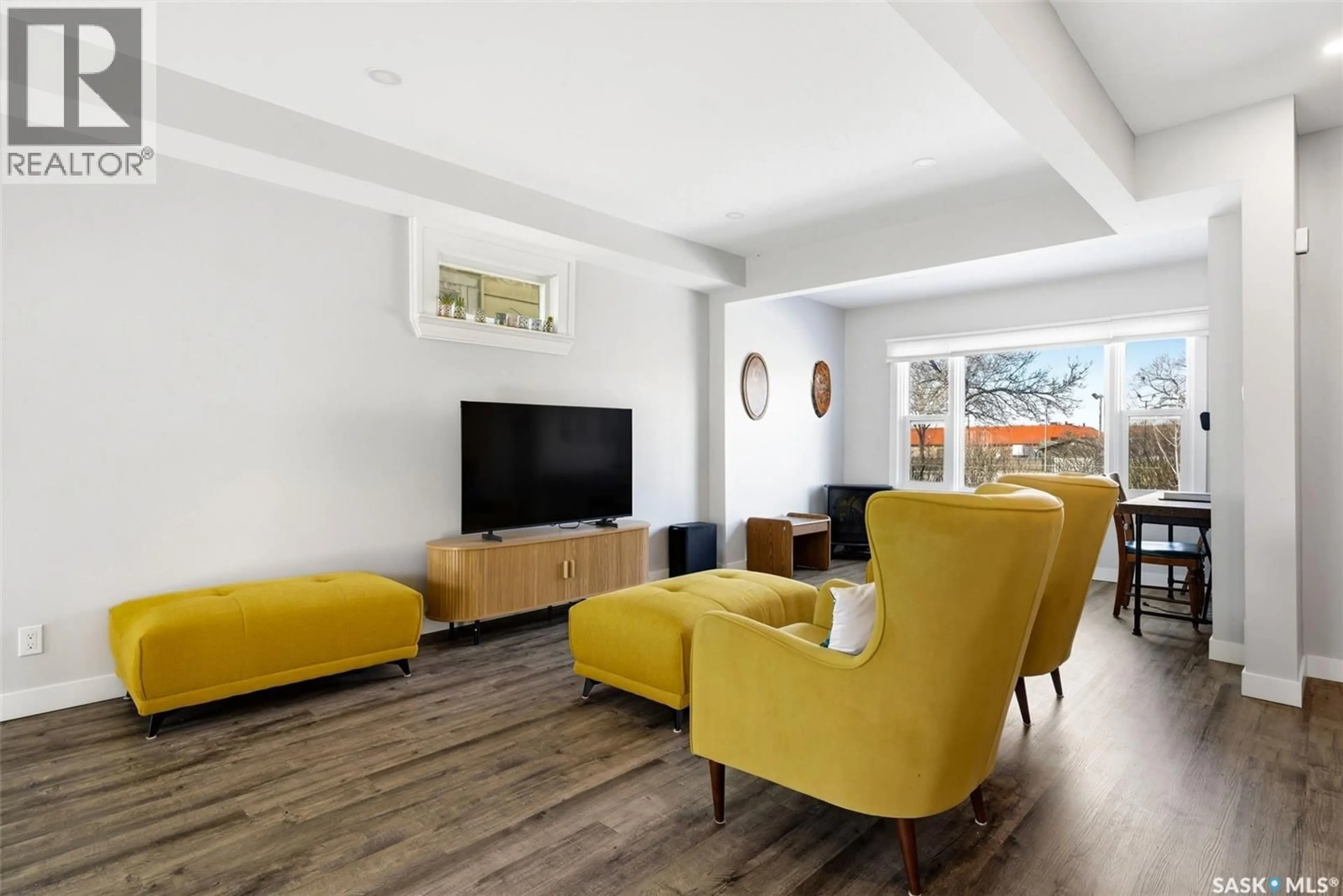 Living room with furniture, unknown for 3809 VICTORIA AVENUE, Regina Saskatchewan S4T1M6