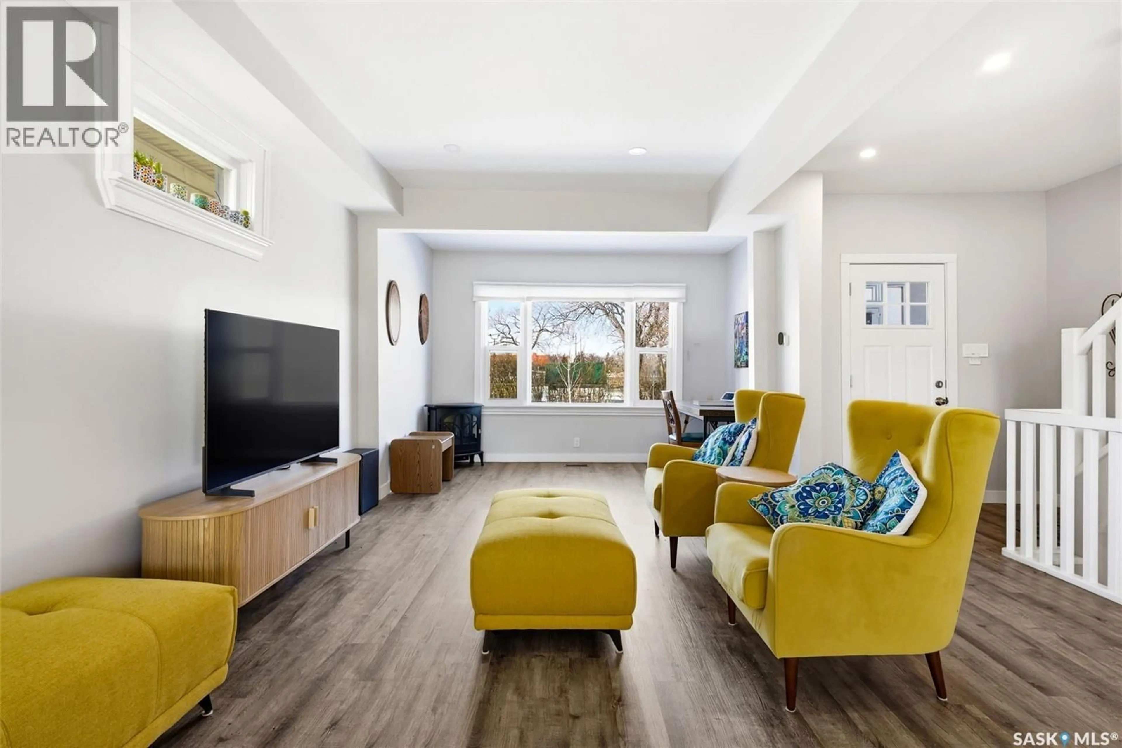 Living room with furniture, unknown for 3809 VICTORIA AVENUE, Regina Saskatchewan S4T1M6