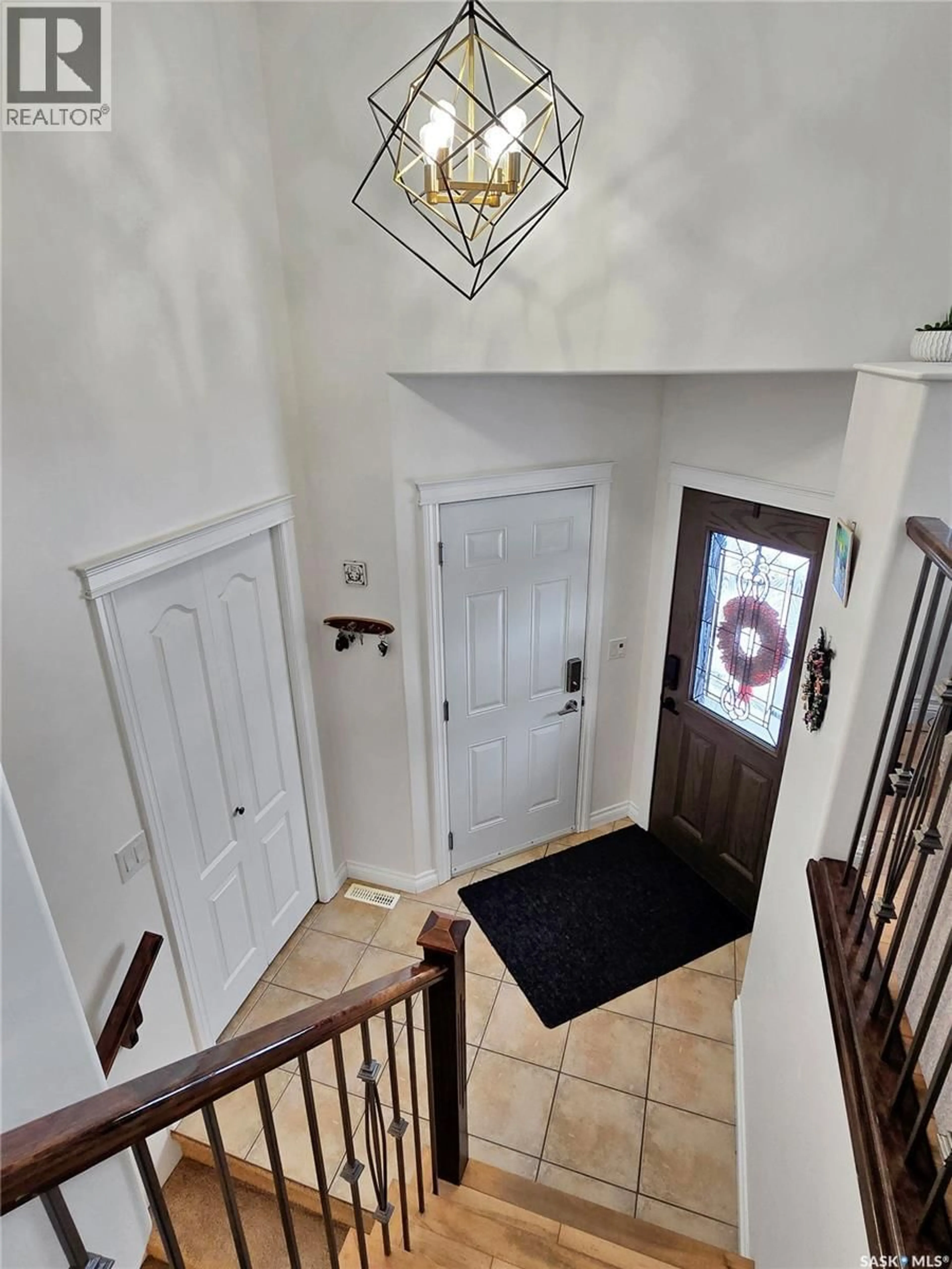 Indoor entryway for 704 REIMER ROAD, Martensville Saskatchewan S0K0A2