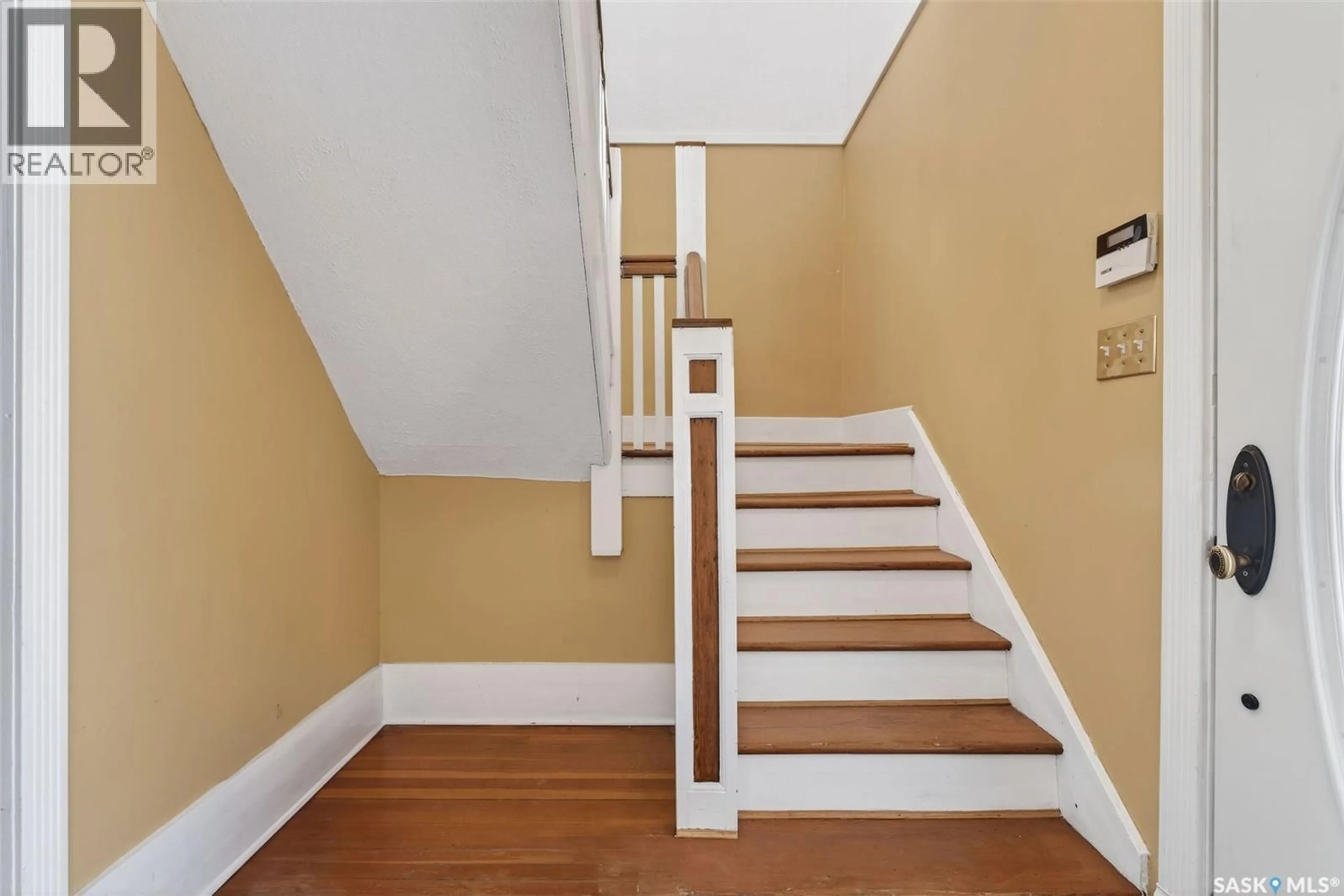 Stairs for 408 10TH STREET, Prince Albert Saskatchewan S6V0Z4