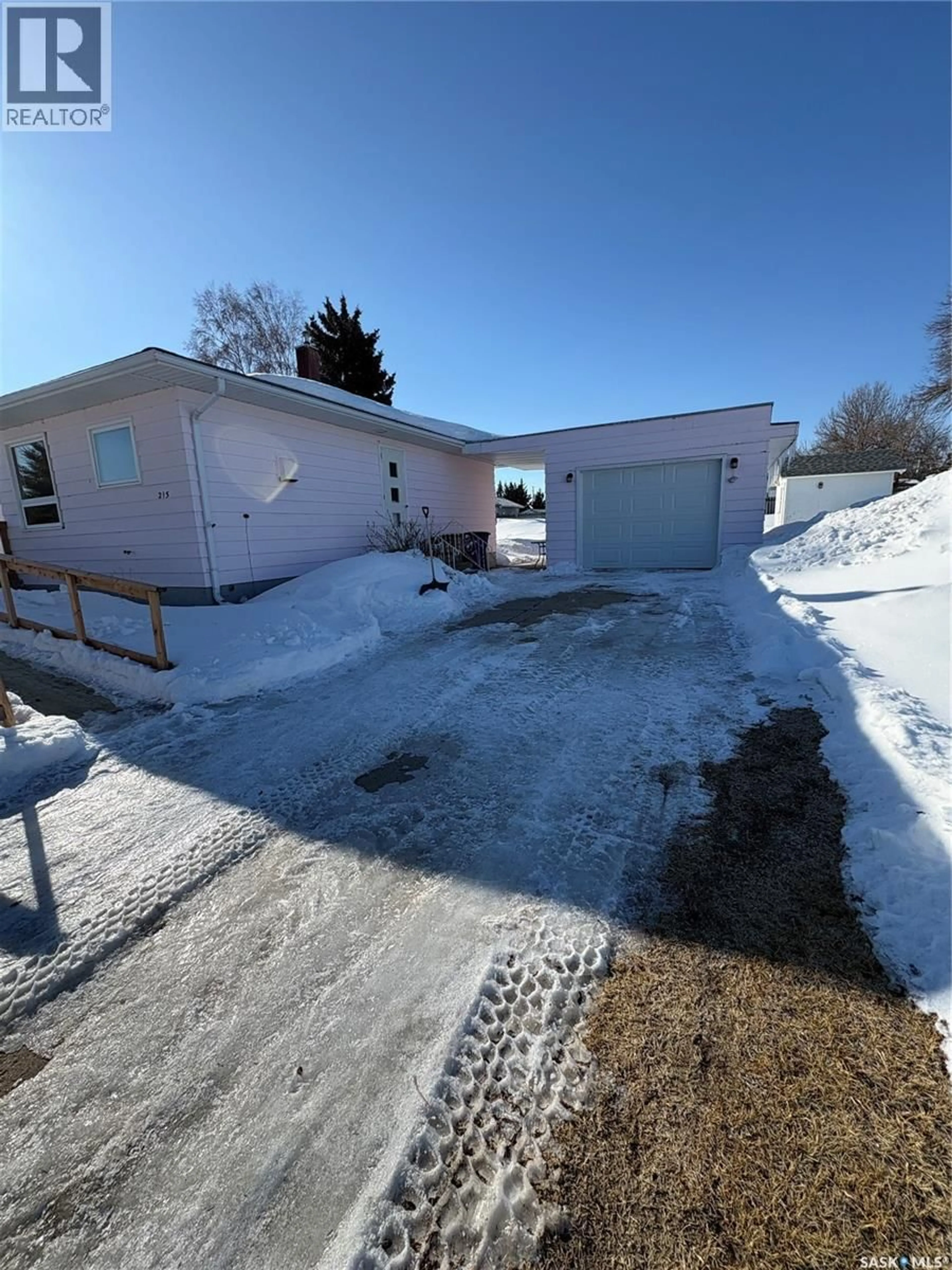 A pic from outside/outdoor area/front of a property/back of a property/a pic from drone, street for 215 2ND AVENUE, Kelvington Saskatchewan S0A1W0