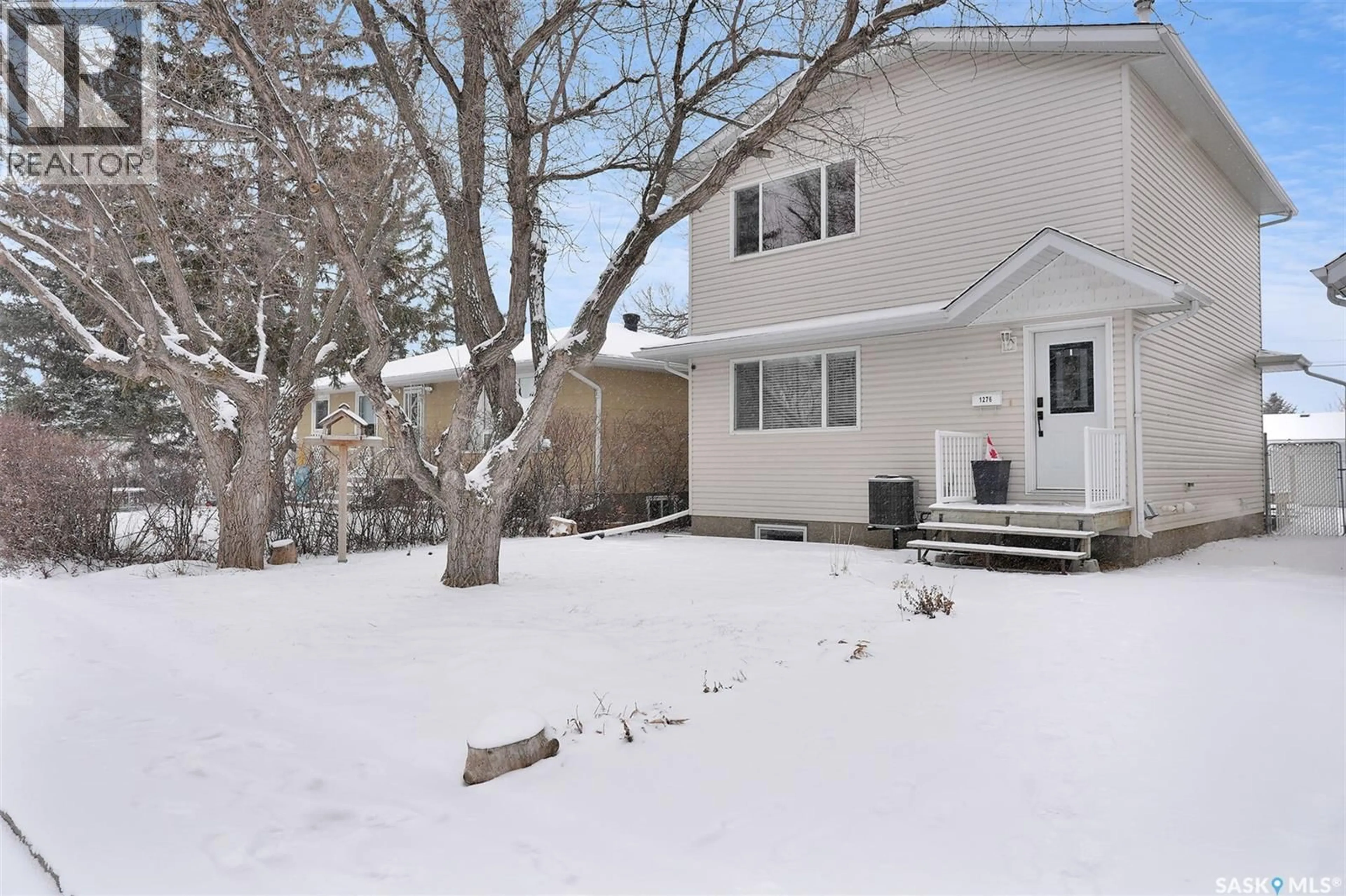 Patio, street for 1276 CAMPBELL STREET, Regina Saskatchewan S4T5P7