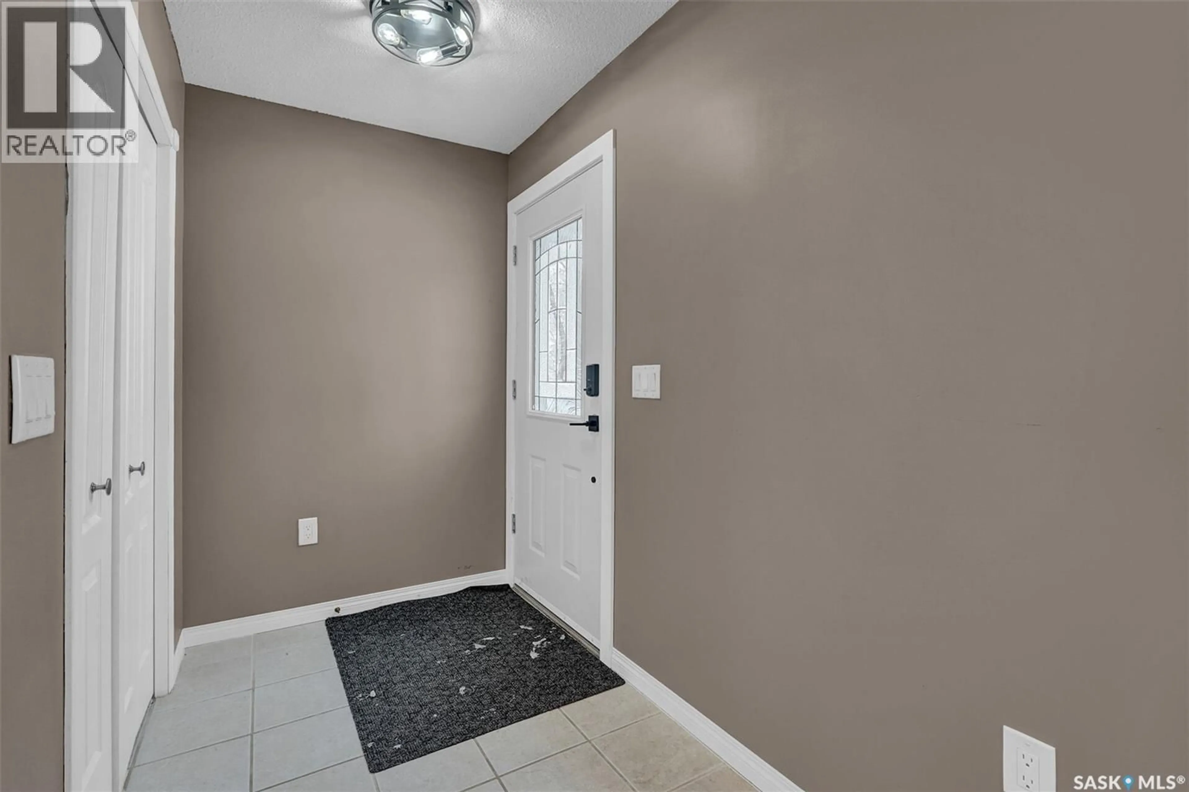 Indoor entryway for 1276 CAMPBELL STREET, Regina Saskatchewan S4T5P7