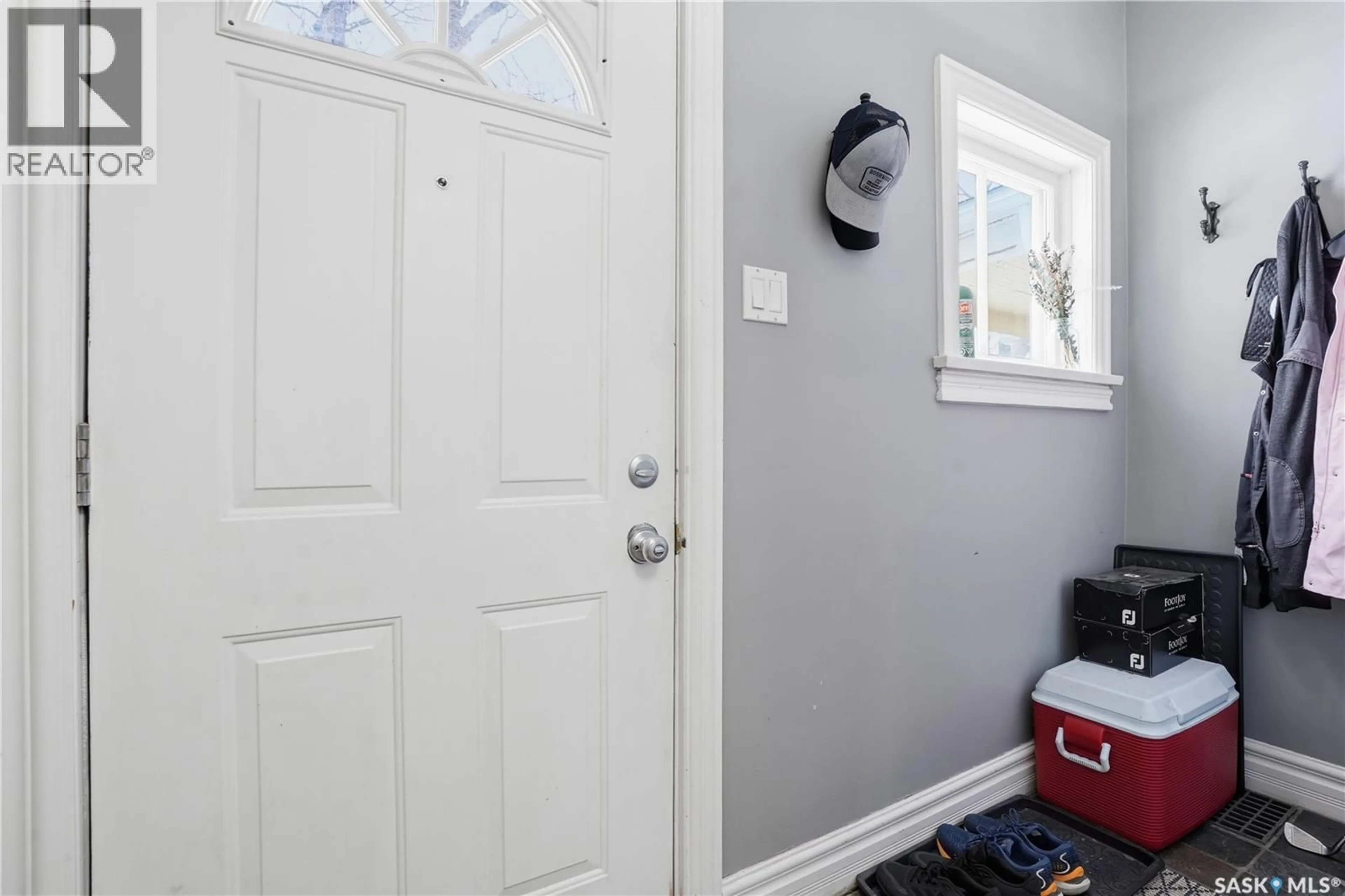 Indoor entryway for 2333 ROBINSON STREET, Regina Saskatchewan S4T2R3