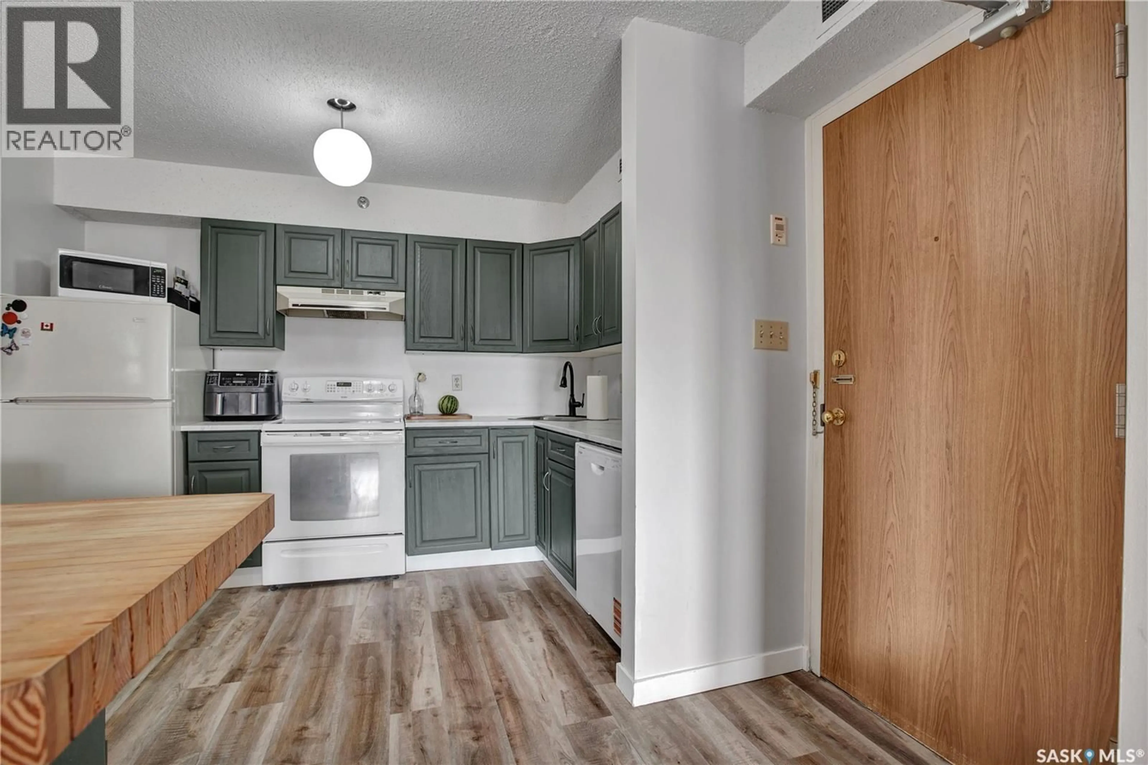 Standard kitchen, unknown for 902 - 405 5TH AVENUE, Saskatoon Saskatchewan S7K6Z3