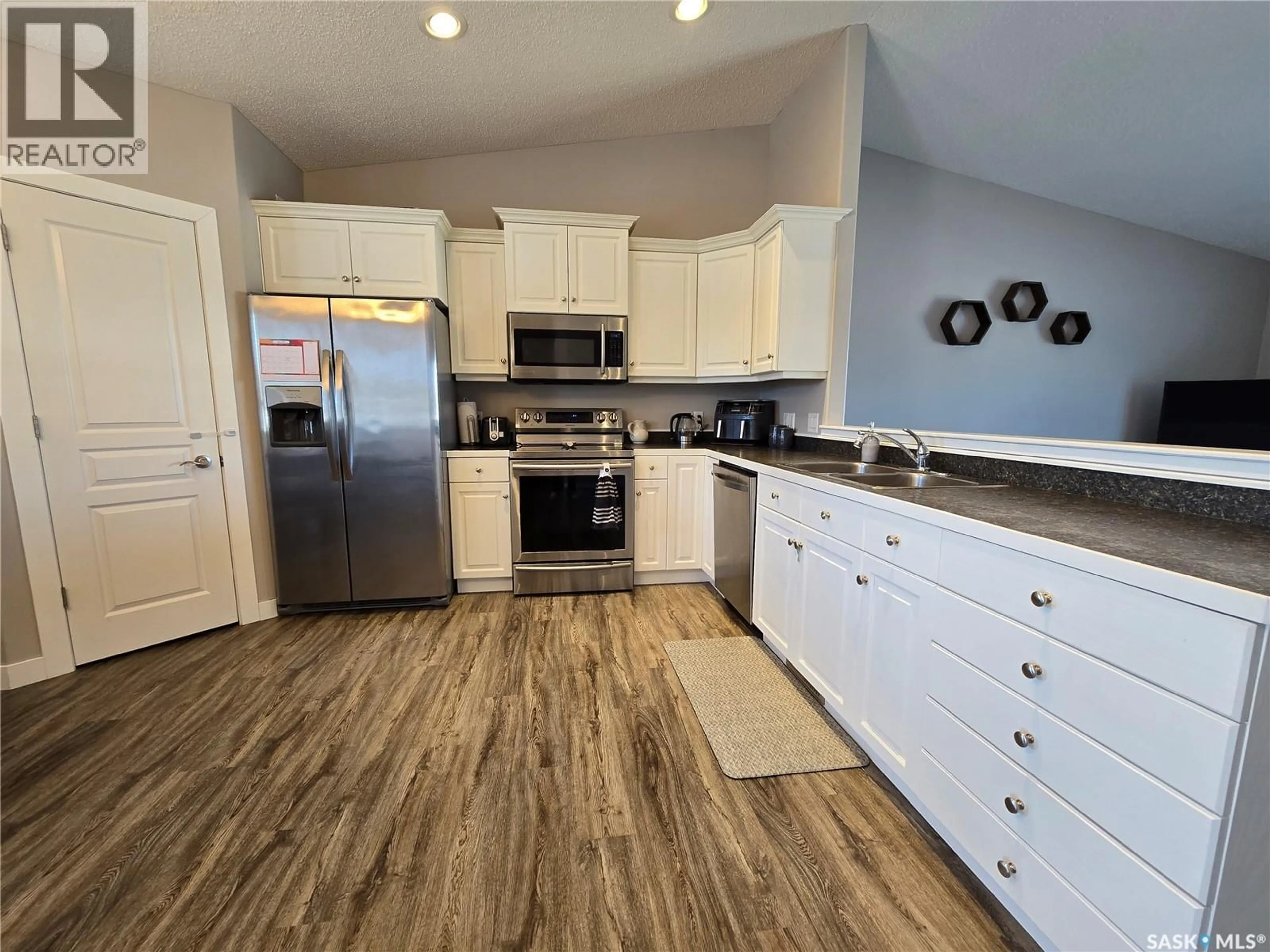 Open concept kitchen, ceramic/tile floor for 752 MCTAGGART DRIVE, Weyburn Saskatchewan S4H3M6