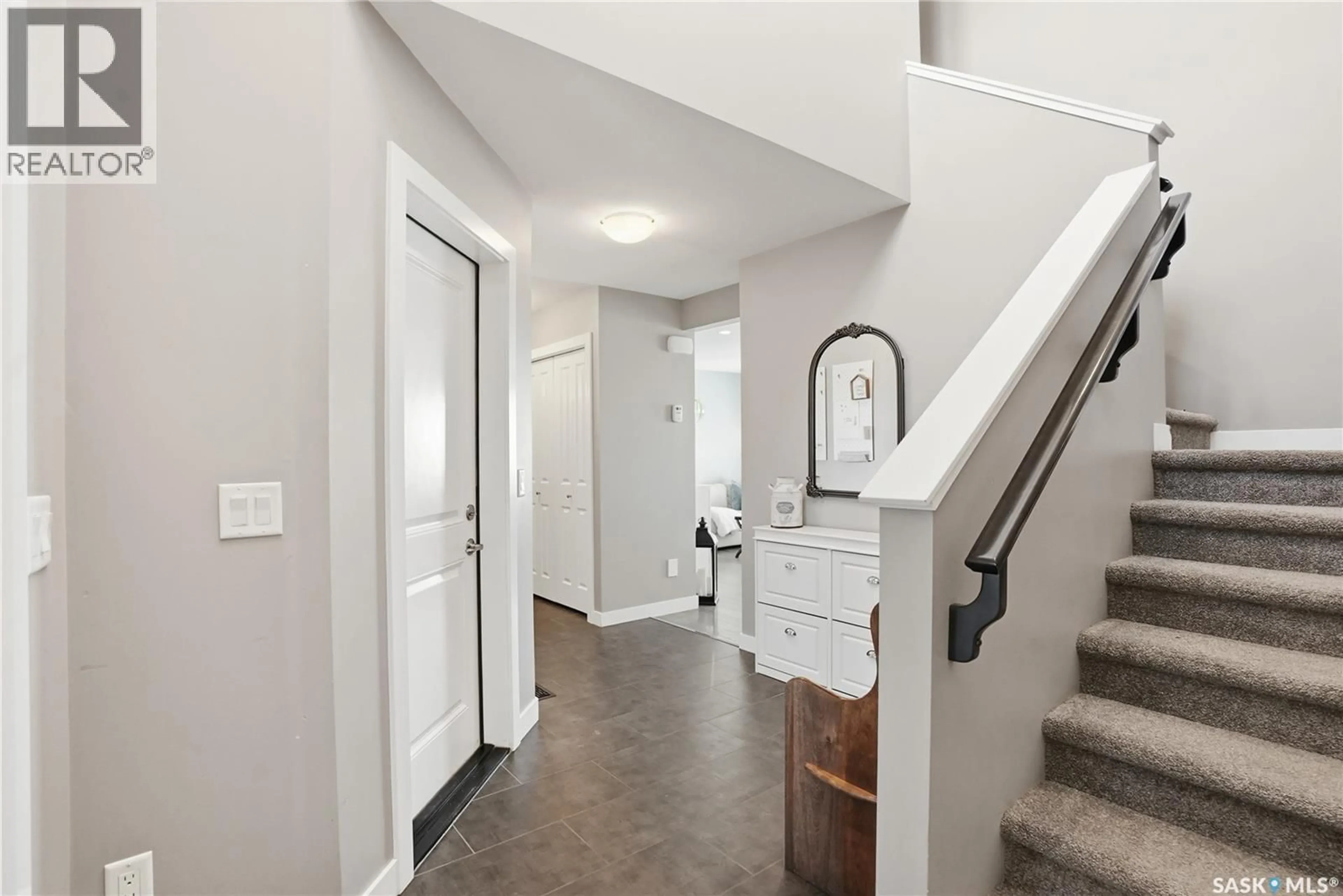 Indoor entryway for 527 MAPLE CRESCENT, Warman Saskatchewan S0K4S2