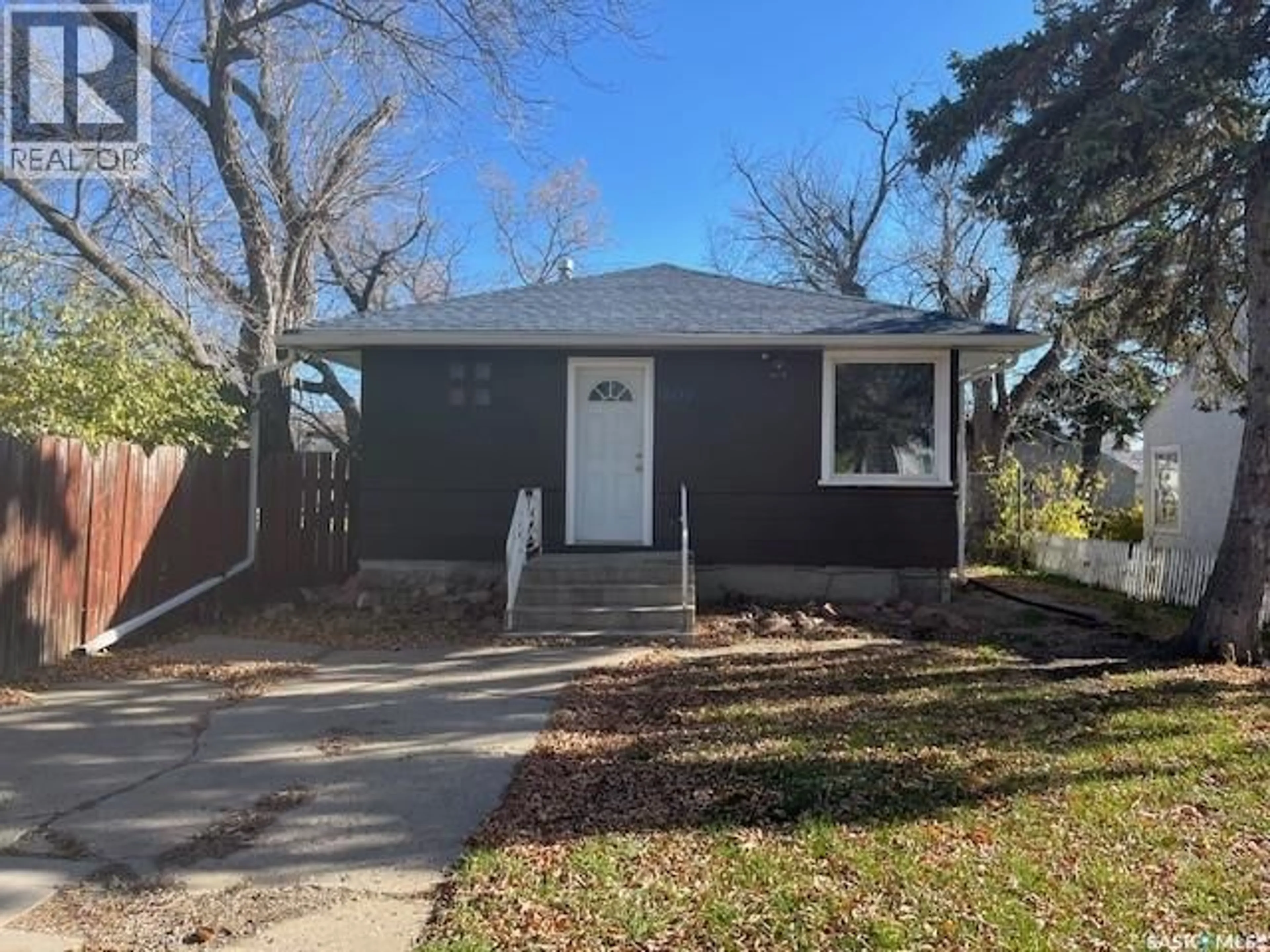 Home with vinyl exterior material, street for 1609 GARNET STREET, Regina Saskatchewan S4T2Z1