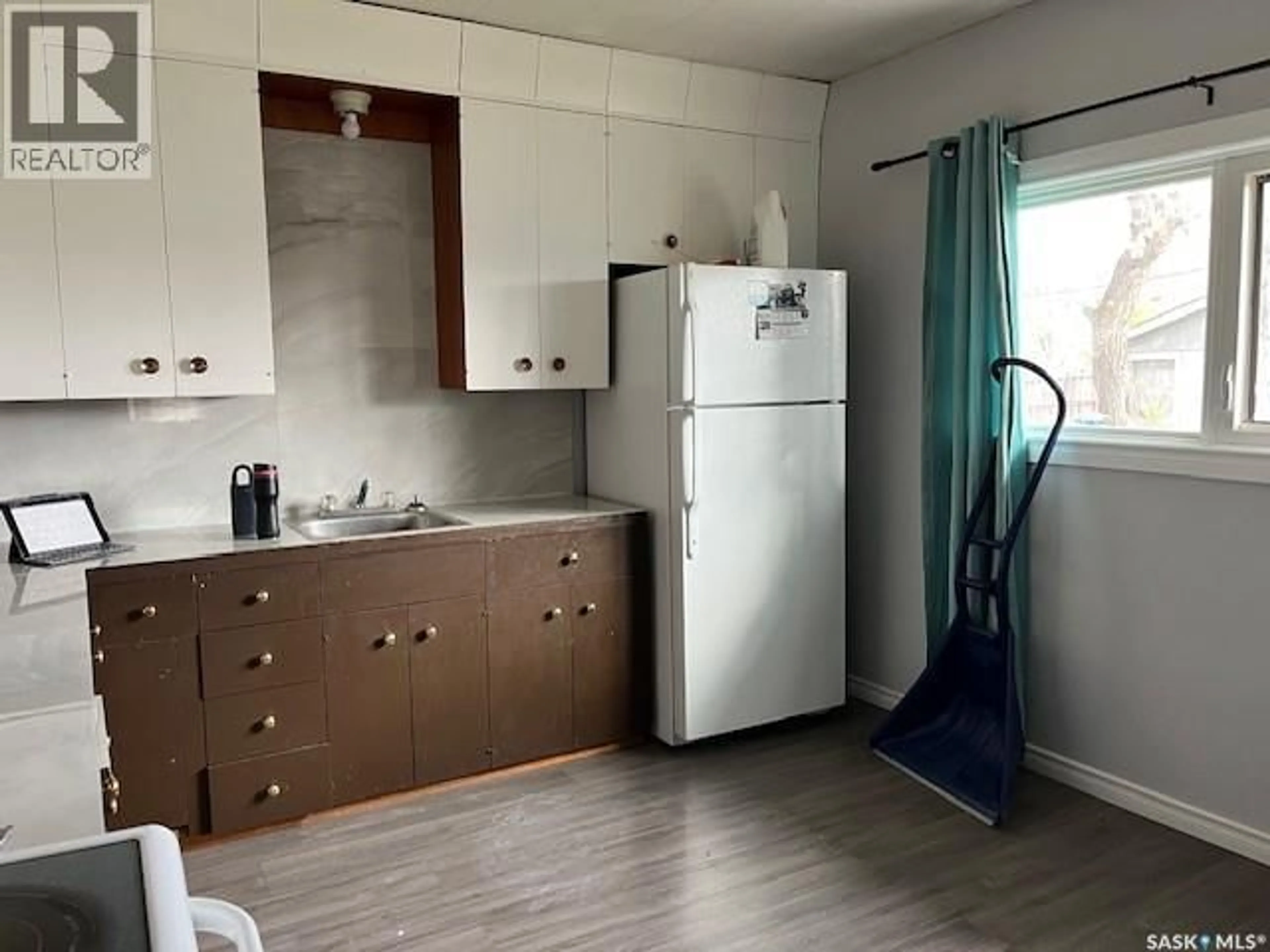 Standard kitchen, unknown for 1609 GARNET STREET, Regina Saskatchewan S4T2Z1