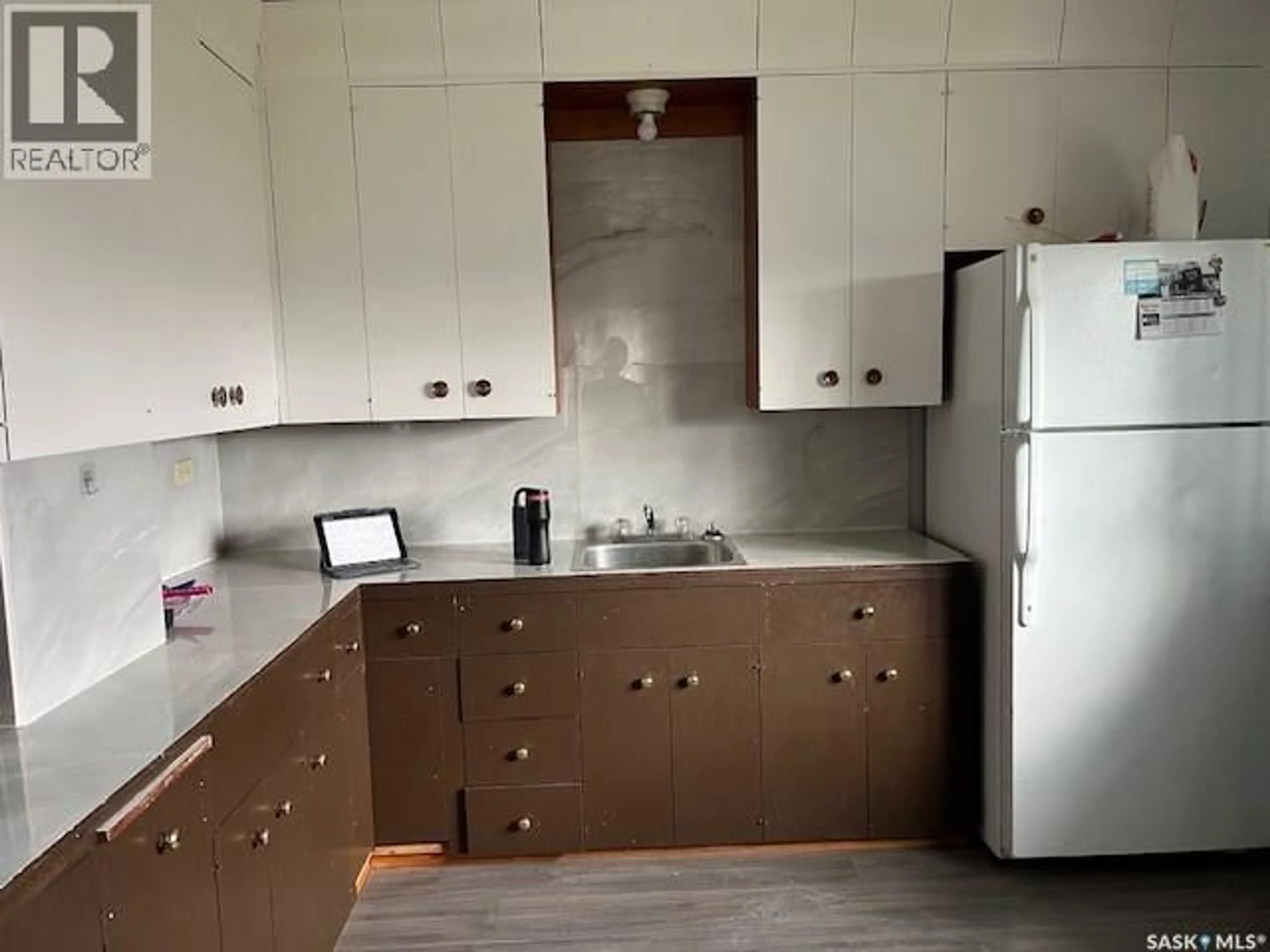 Standard kitchen, unknown for 1609 GARNET STREET, Regina Saskatchewan S4T2Z1