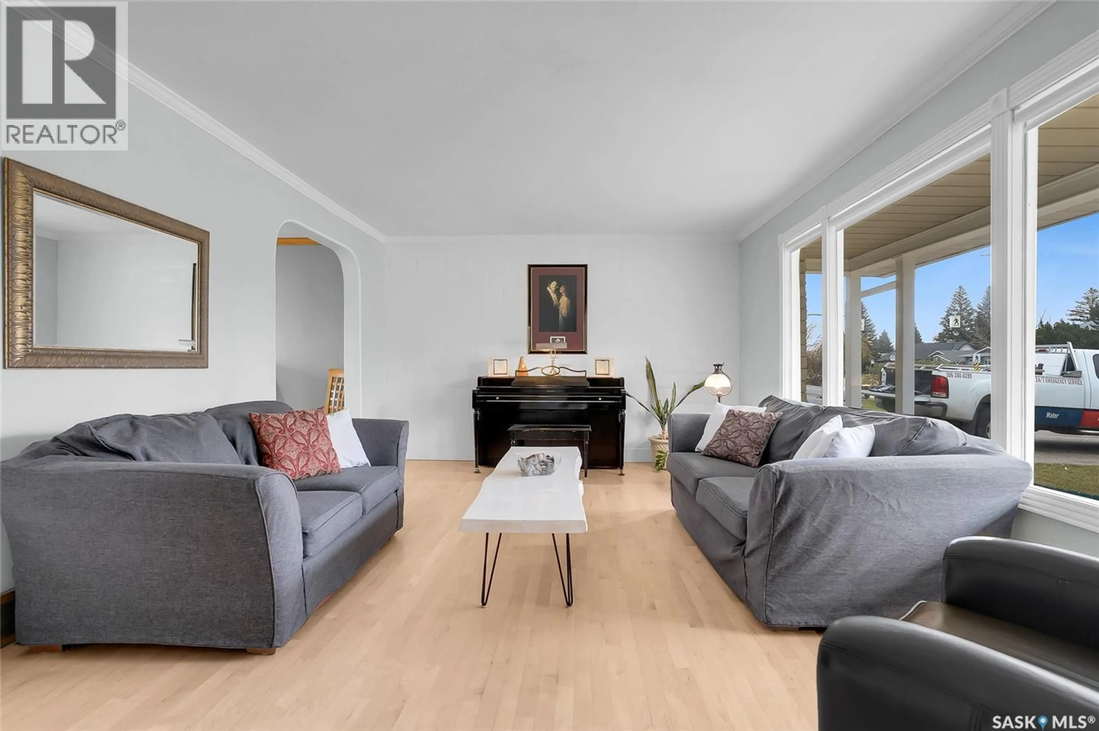 Living room with furniture, wood/laminate floor for 258 ASSINIBOINE DRIVE, Saskatoon Saskatchewan S7K4A2