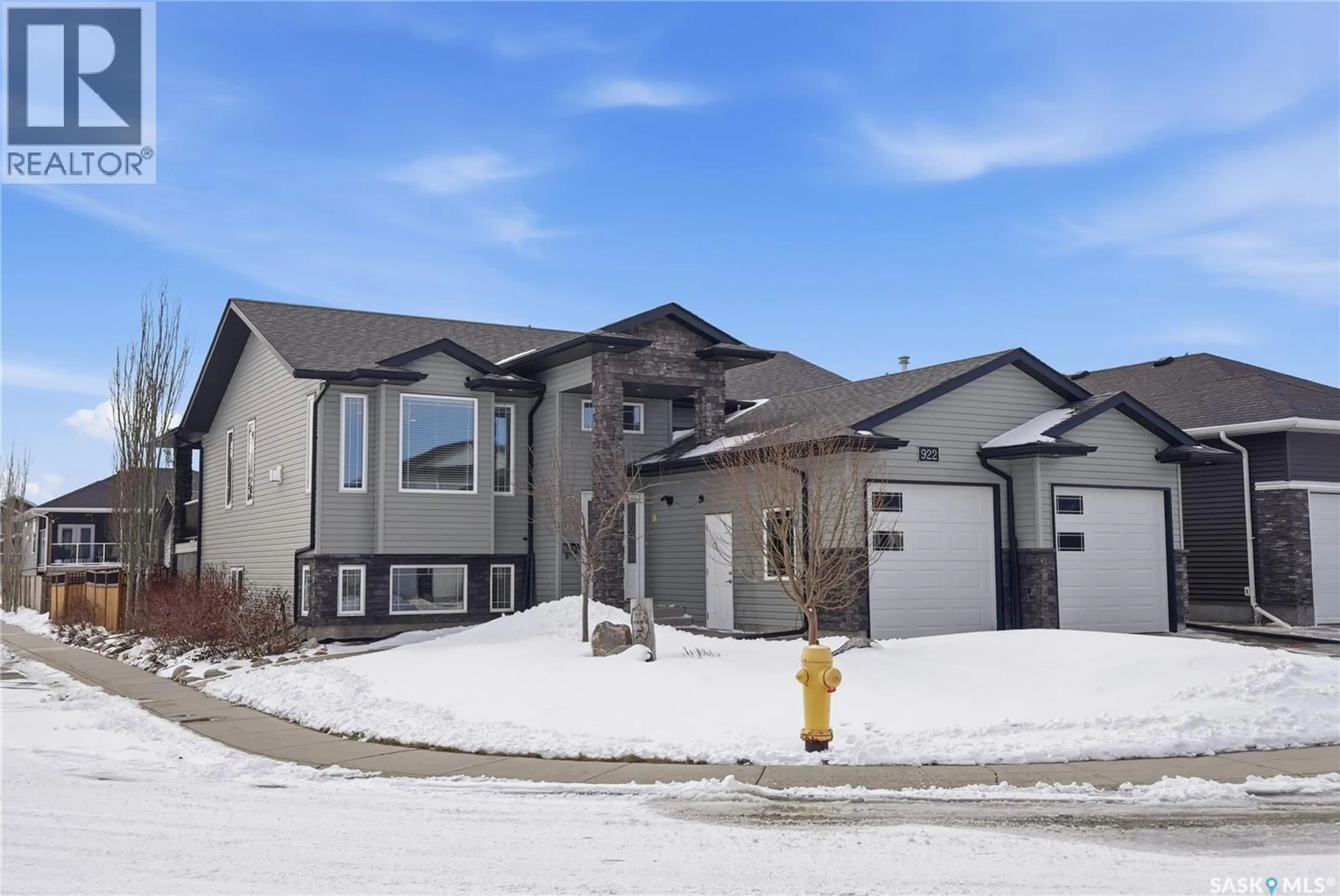 Home with vinyl exterior material, street for 922 SALMON WAY, Martensville Saskatchewan S0K2T1